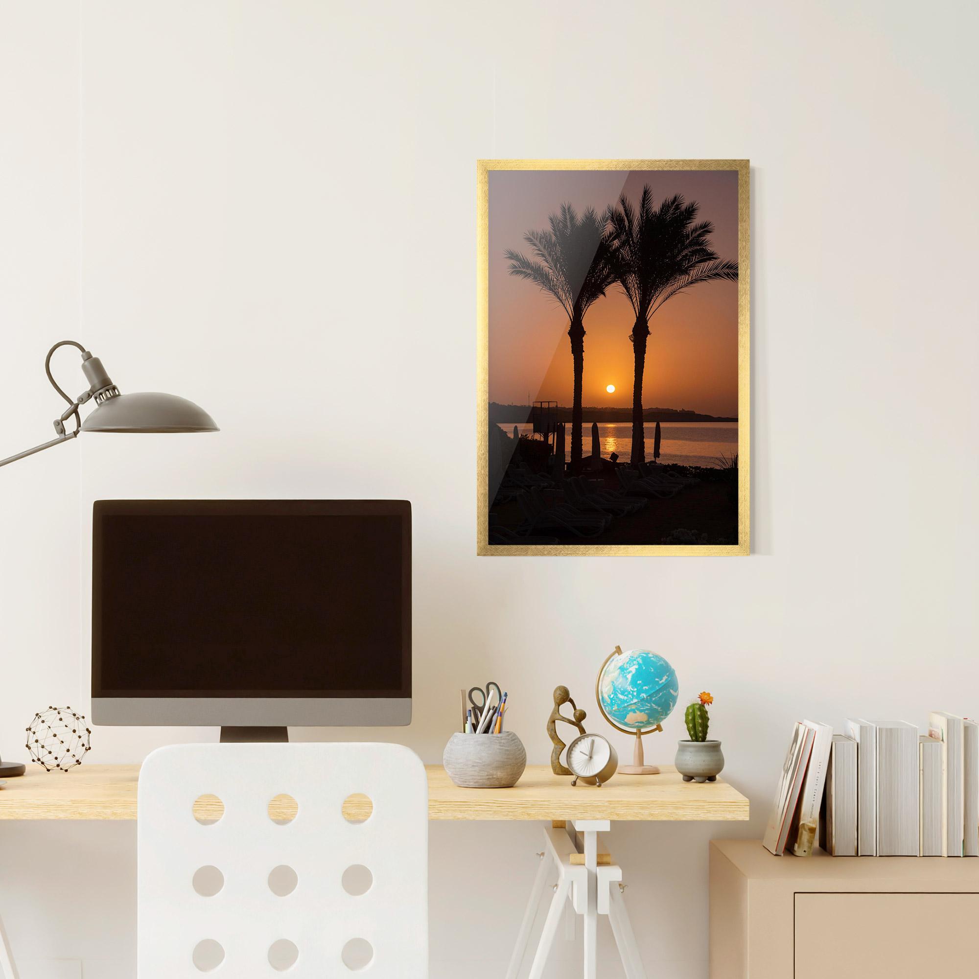 Gerahmte Poster Night Palm mockup 6