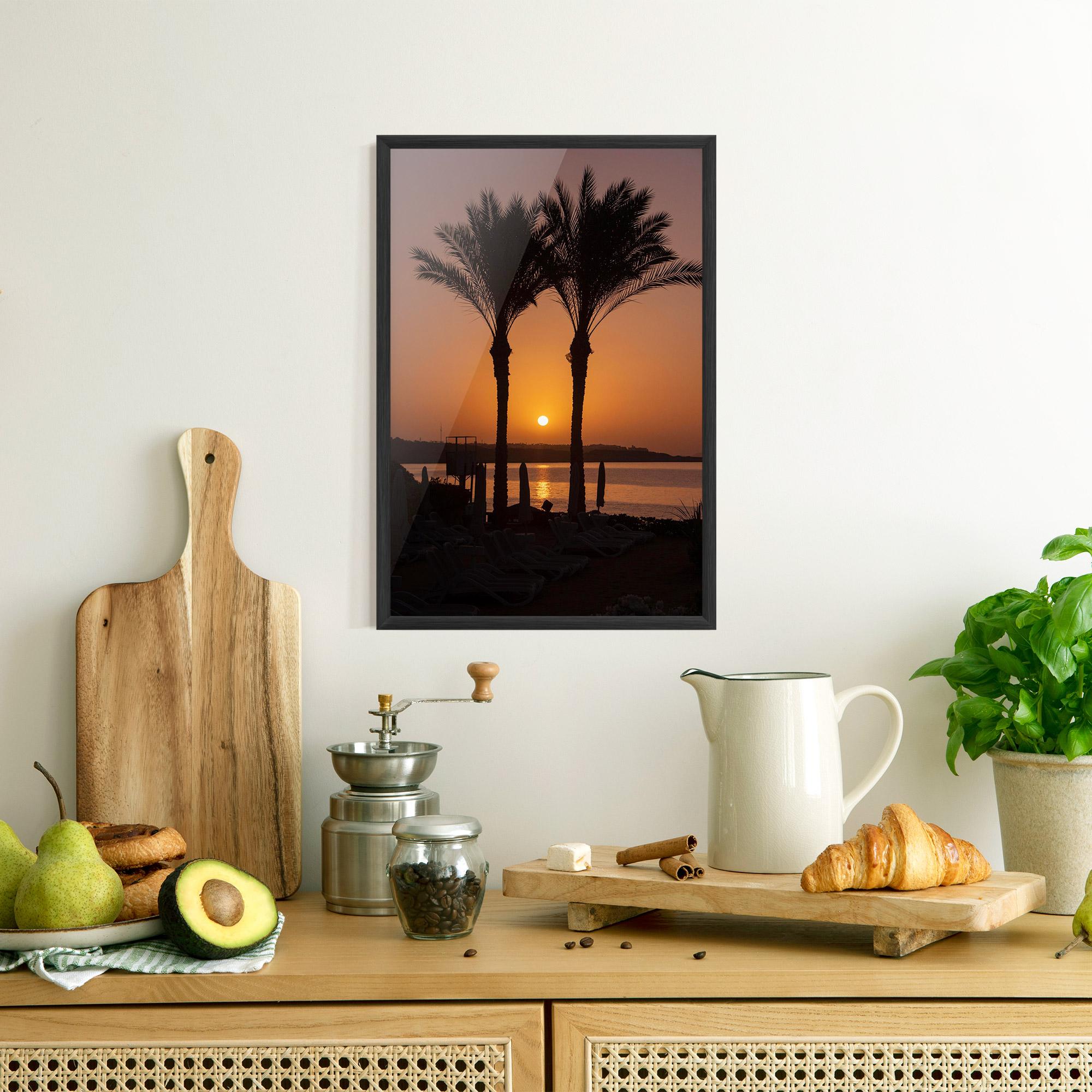 Gerahmte Poster Night Palm mockup 8