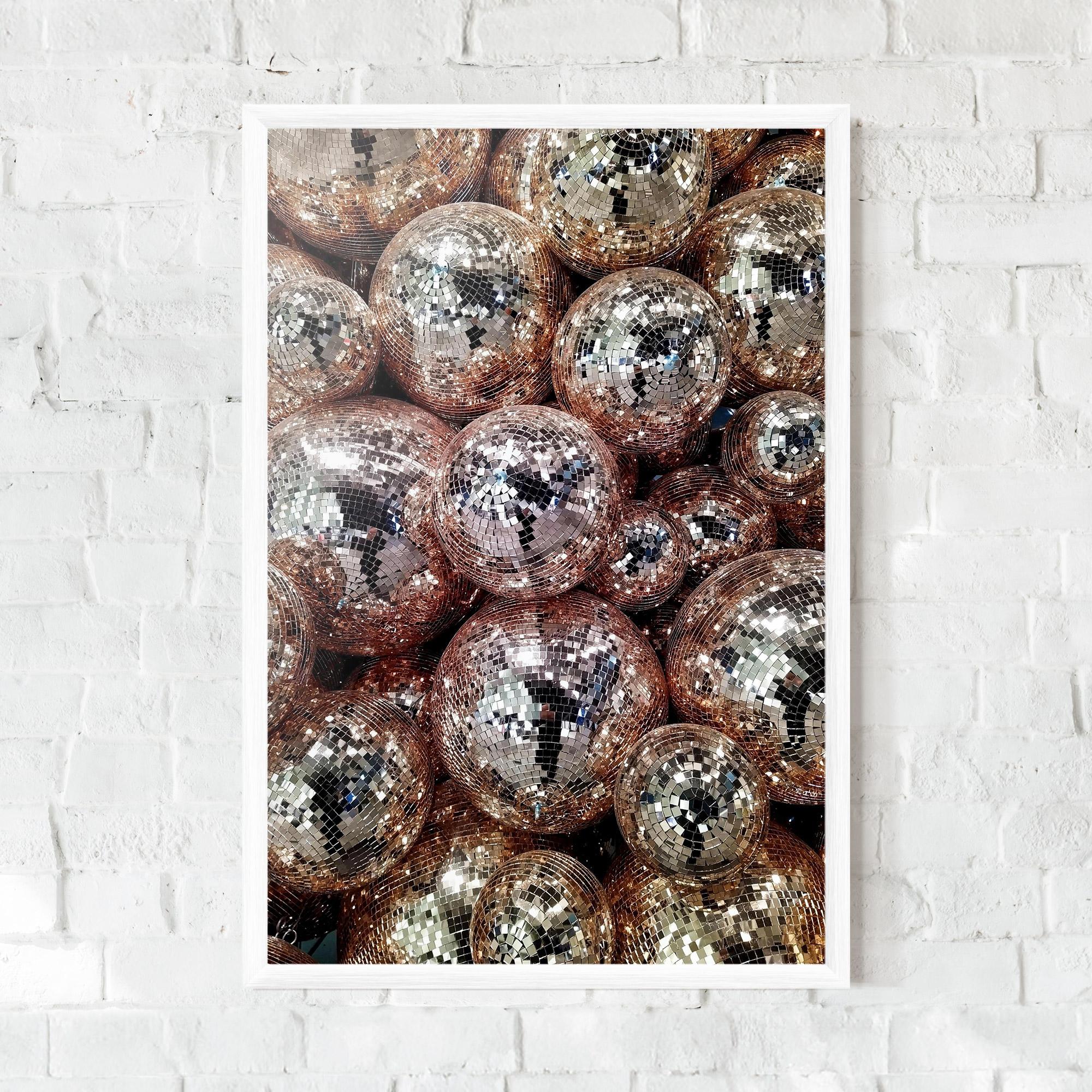 Gerahmte Poster Christmas Disko Balls mockup 0