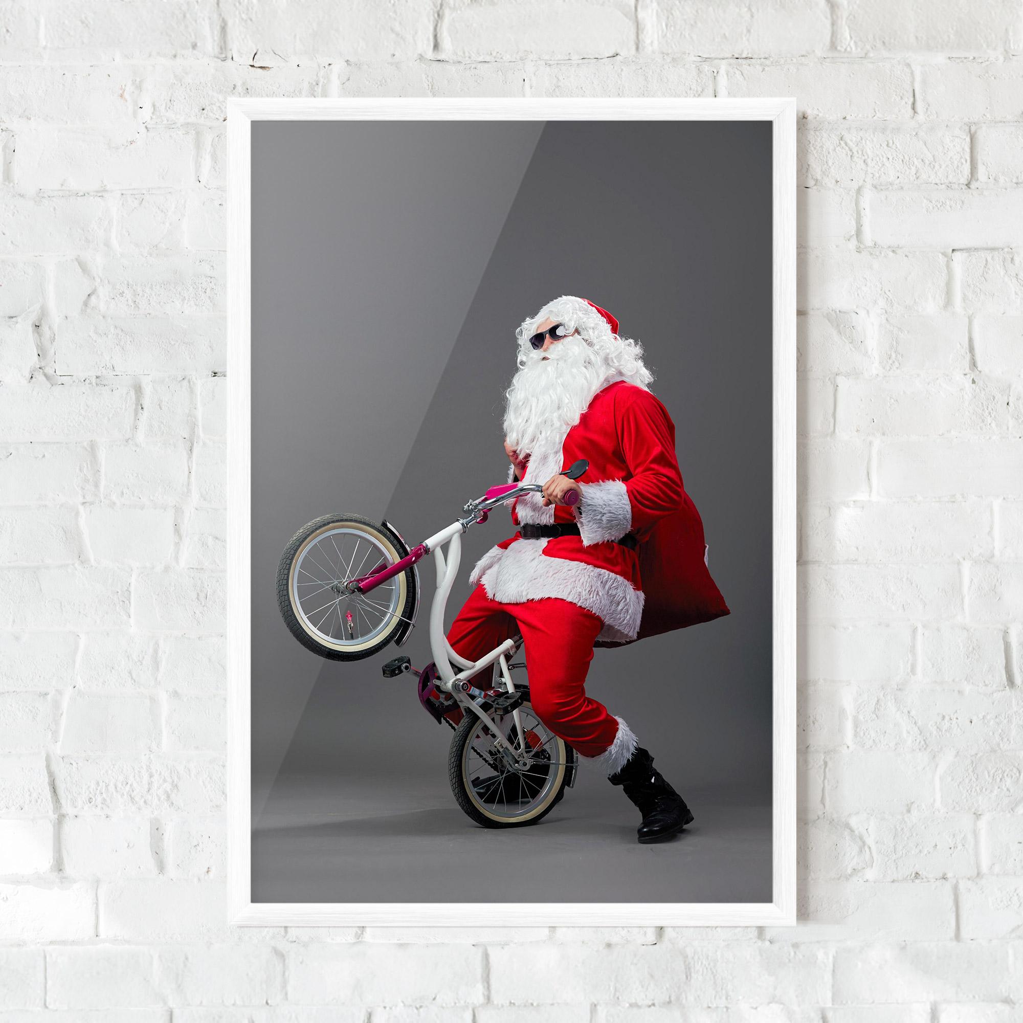 Gerahmte Poster Santa Rides Bicycle mockup 0