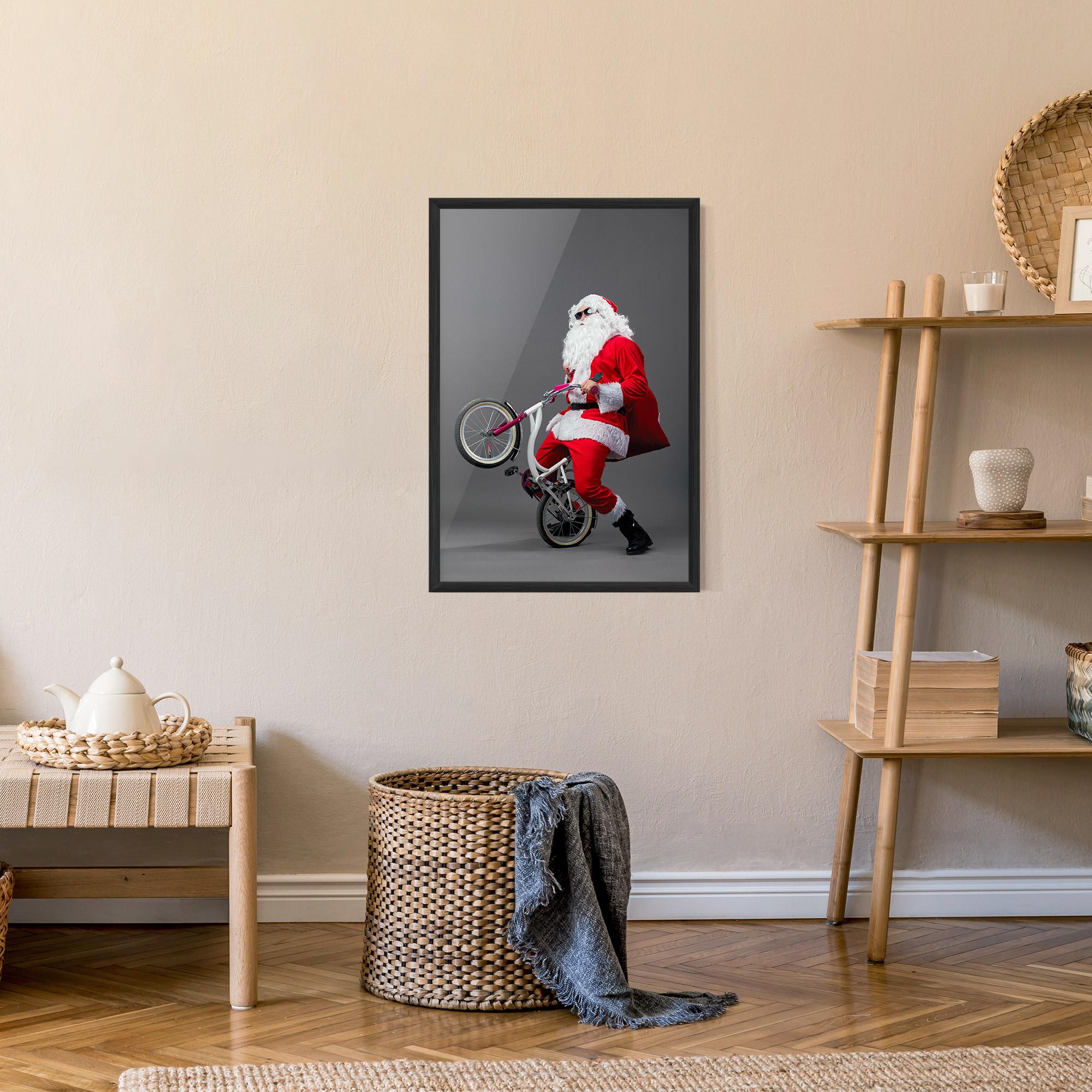 Gerahmte Poster Santa Rides Bicycle mockup 9