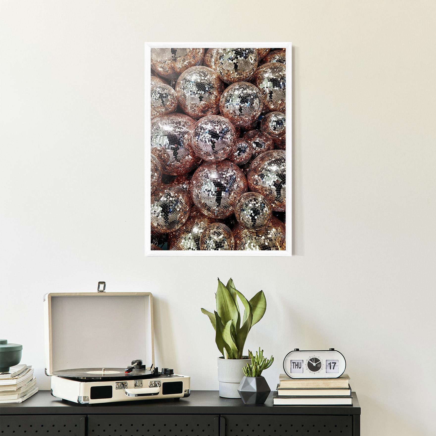 Gerahmte Poster Christmas Disko Balls mockup 2