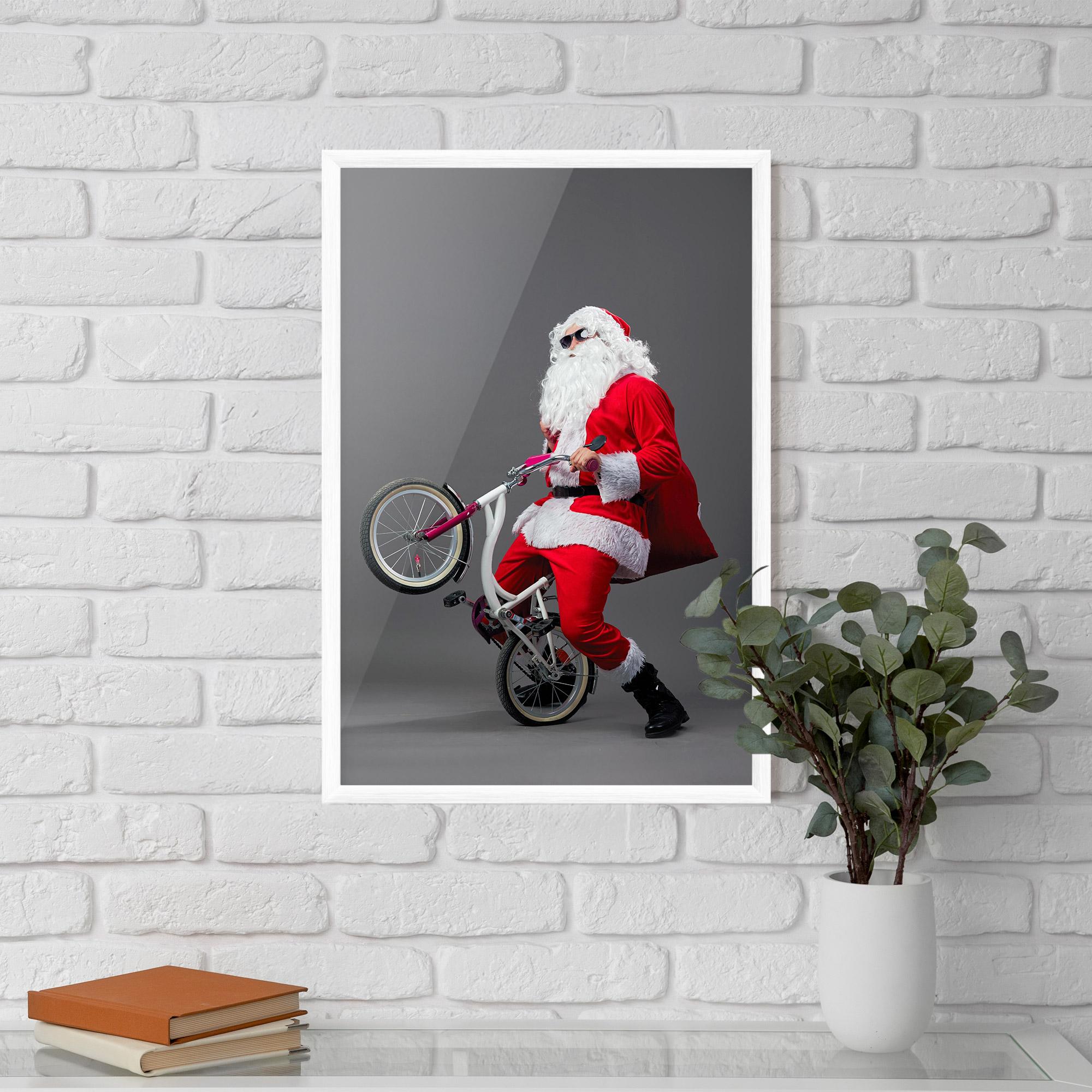 Gerahmte Poster Santa Rides Bicycle mockup 5