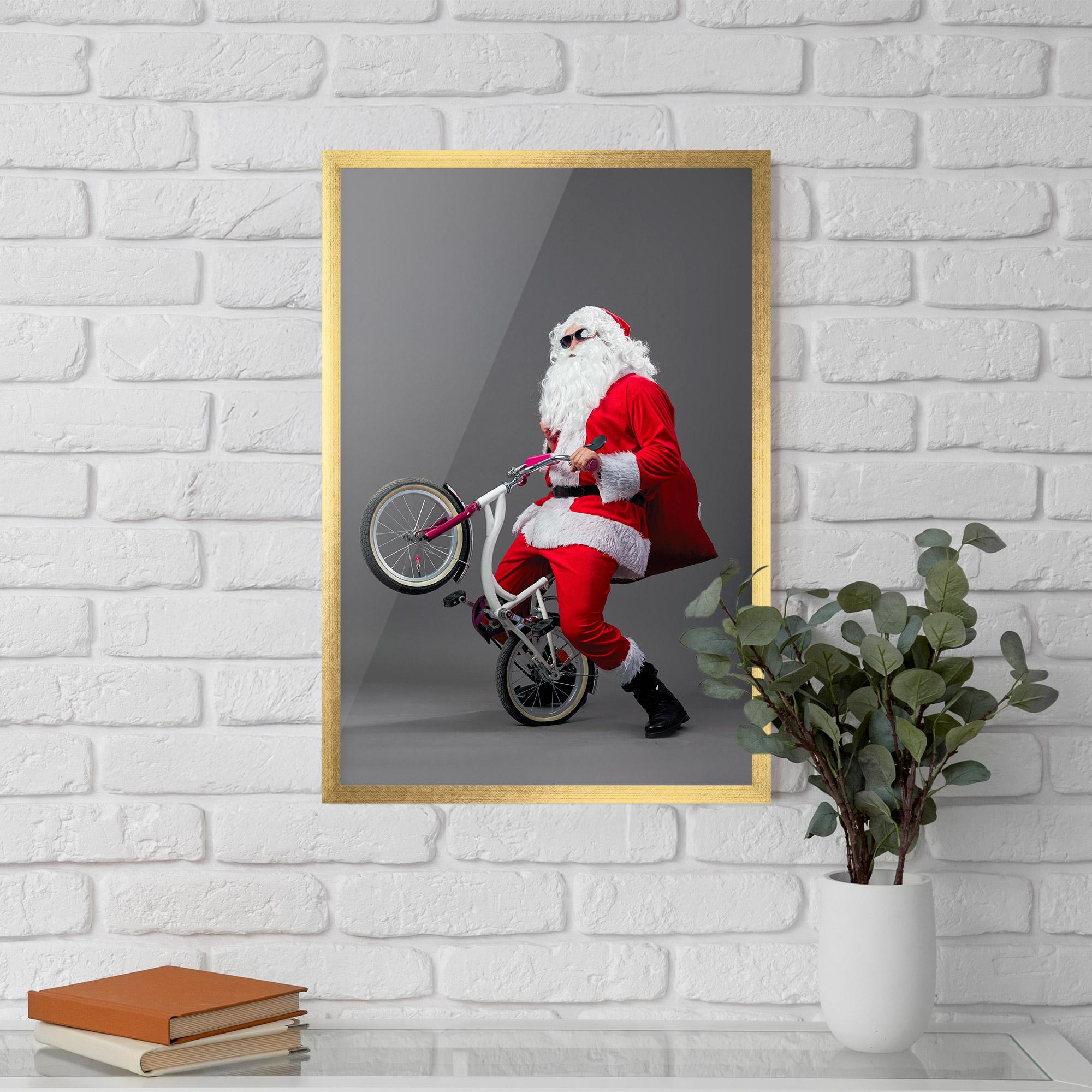 Gerahmte Poster Santa Rides Bicycle mockup 5