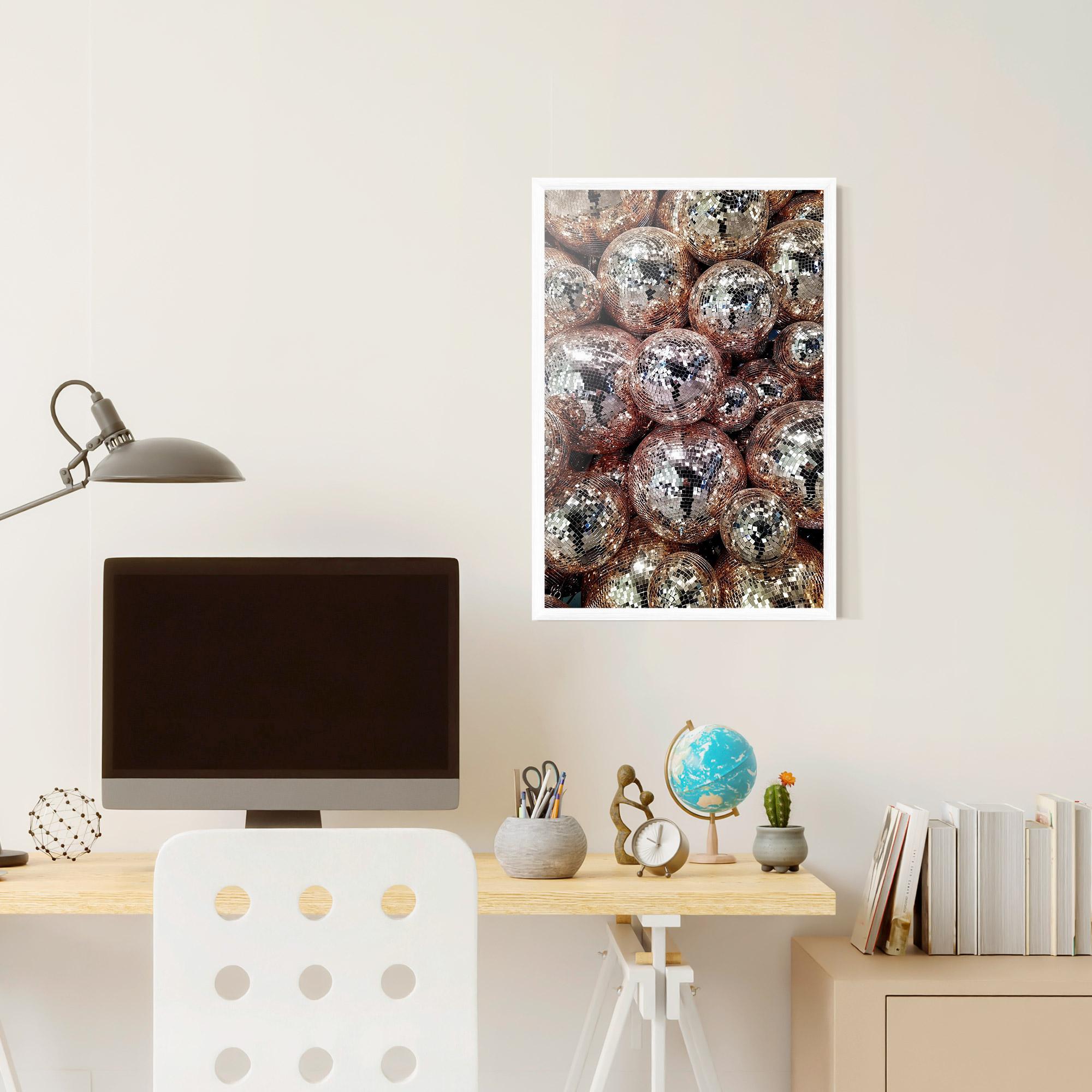 Gerahmte Poster Christmas Disko Balls mockup 6