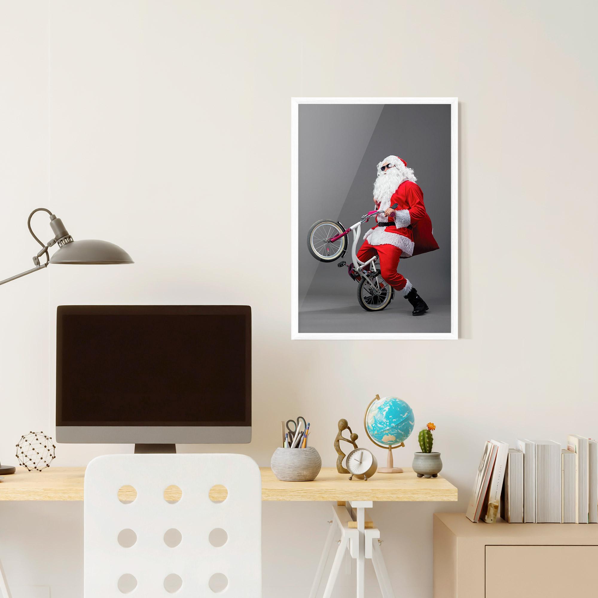 Gerahmte Poster Santa Rides Bicycle mockup 6