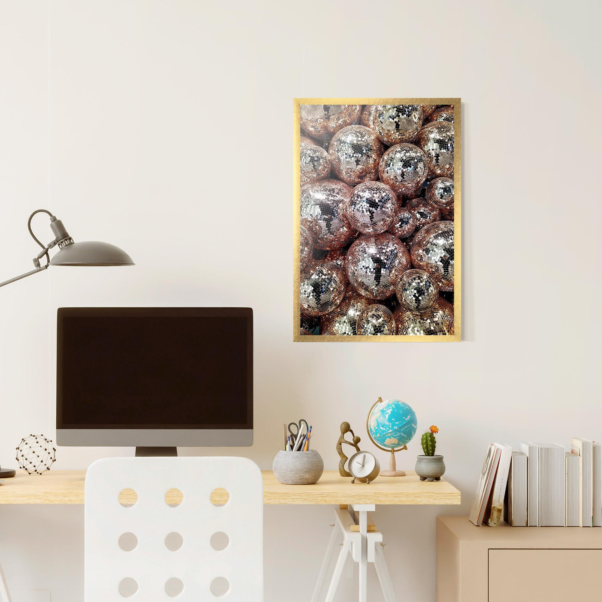 Gerahmte Poster Christmas Disko Balls mockup 6