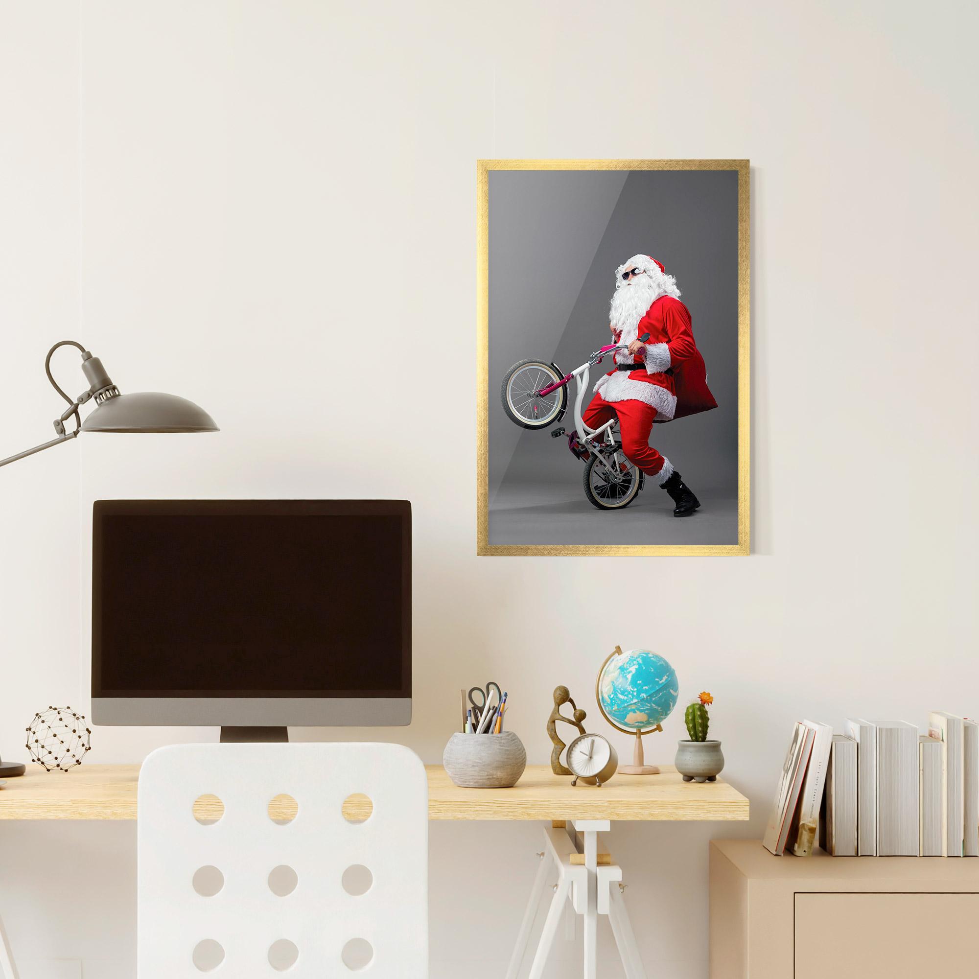 Gerahmte Poster Santa Rides Bicycle mockup 6