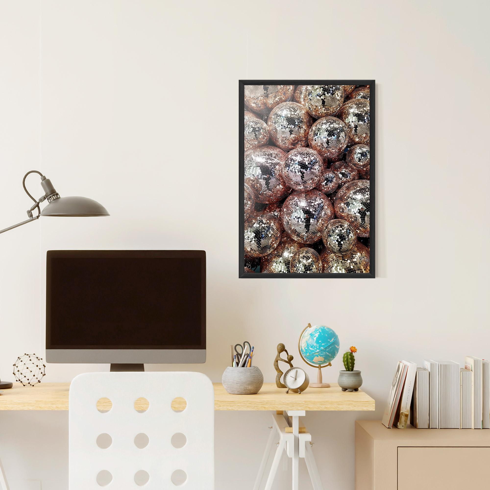 Gerahmte Poster Christmas Disko Balls mockup 6