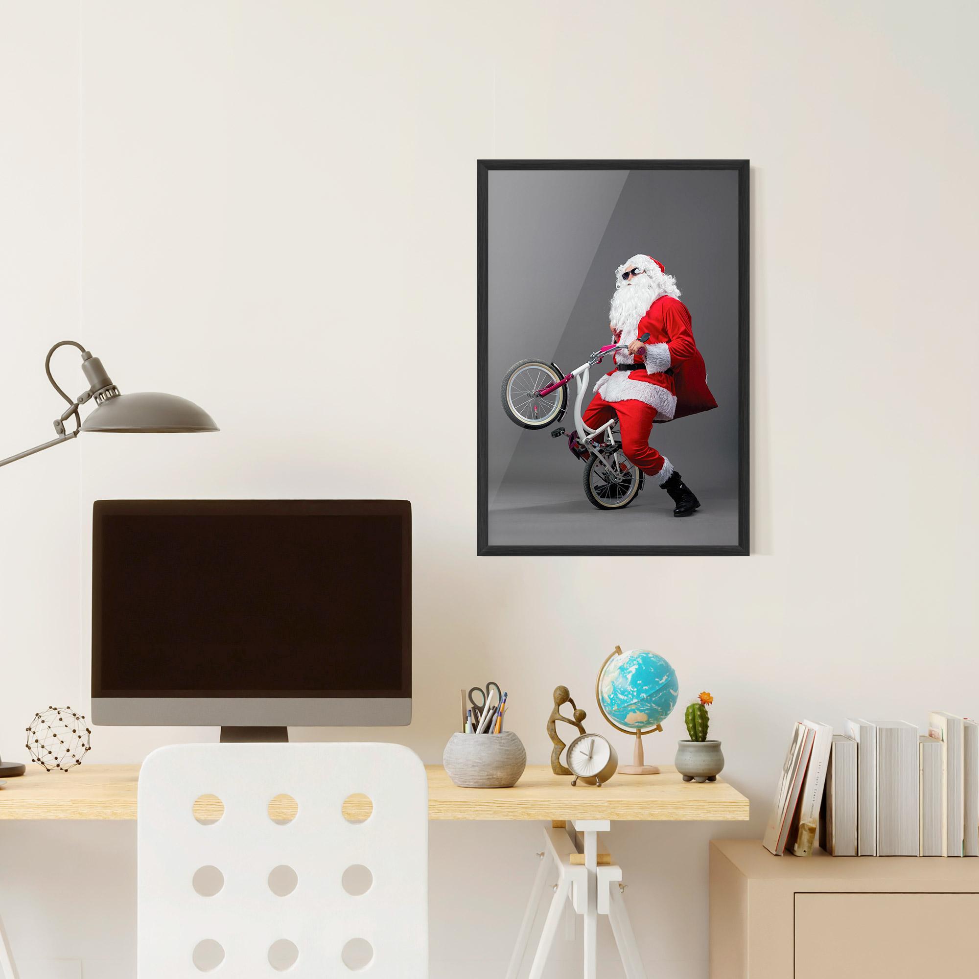 Gerahmte Poster Santa Rides Bicycle mockup 6
