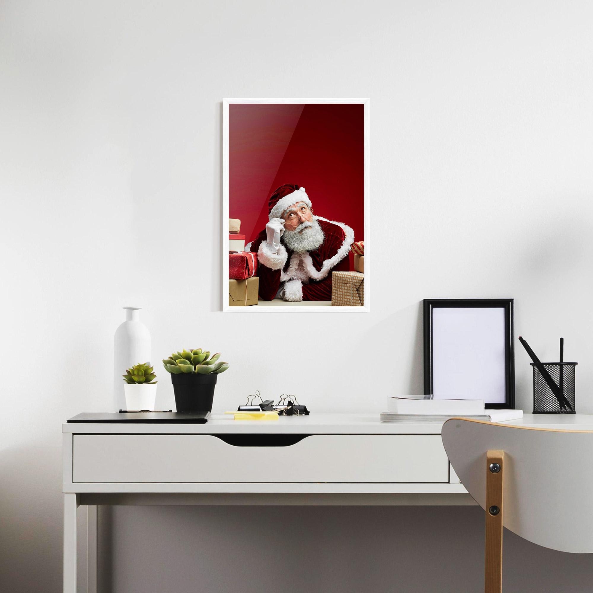 Gerahmte Poster Pensive Santa mockup 7
