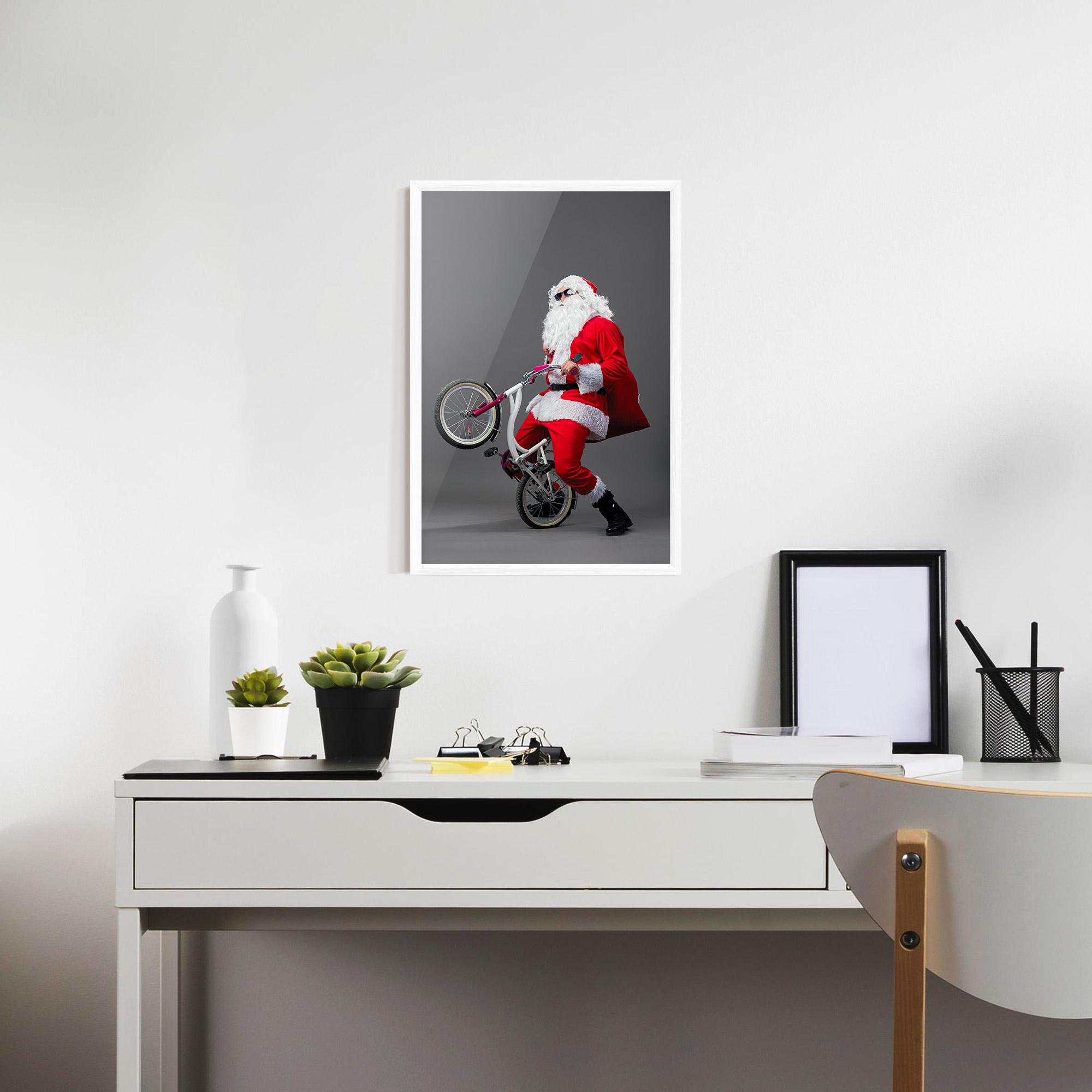 Gerahmte Poster Santa Rides Bicycle mockup 7