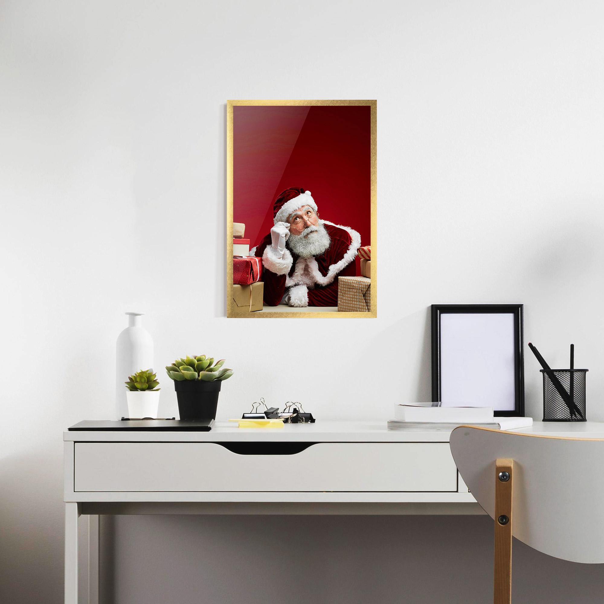 Gerahmte Poster Pensive Santa mockup 7