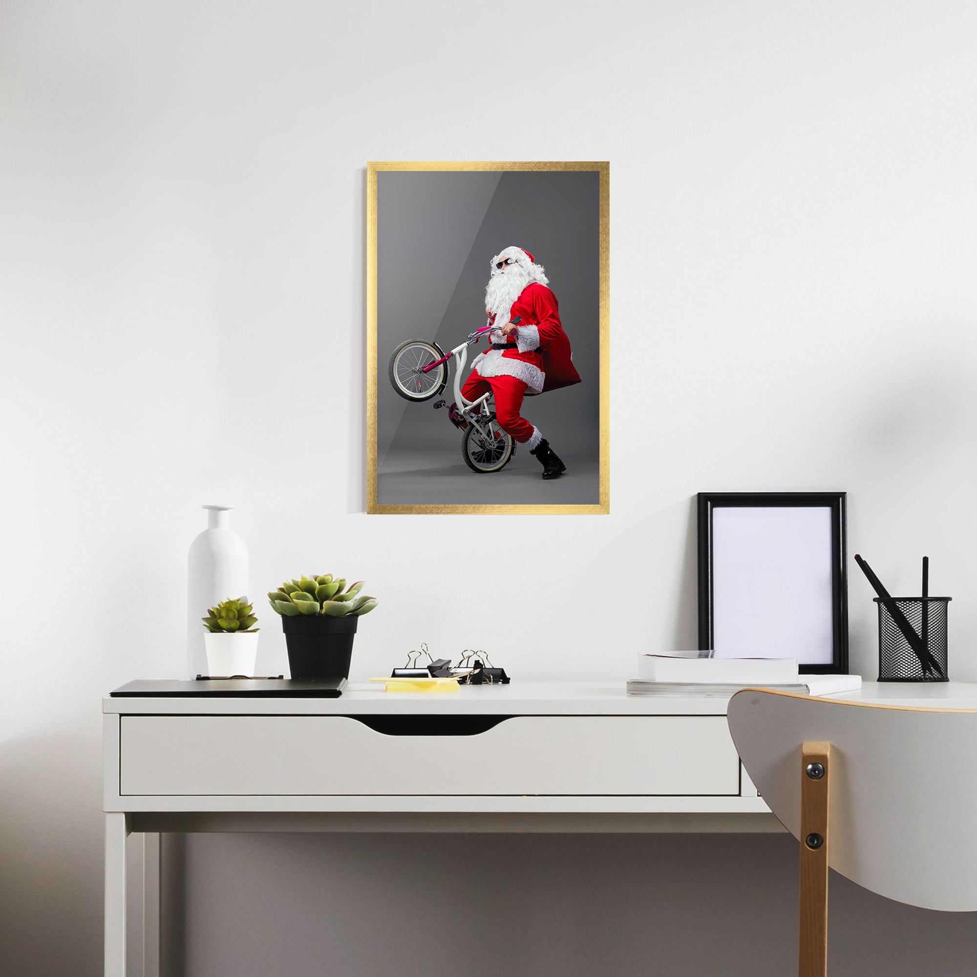 Gerahmte Poster Santa Rides Bicycle mockup 7
