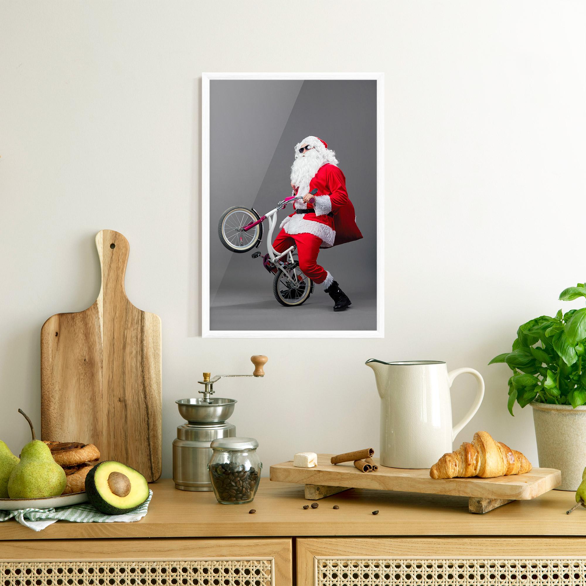 Gerahmte Poster Santa Rides Bicycle mockup 8