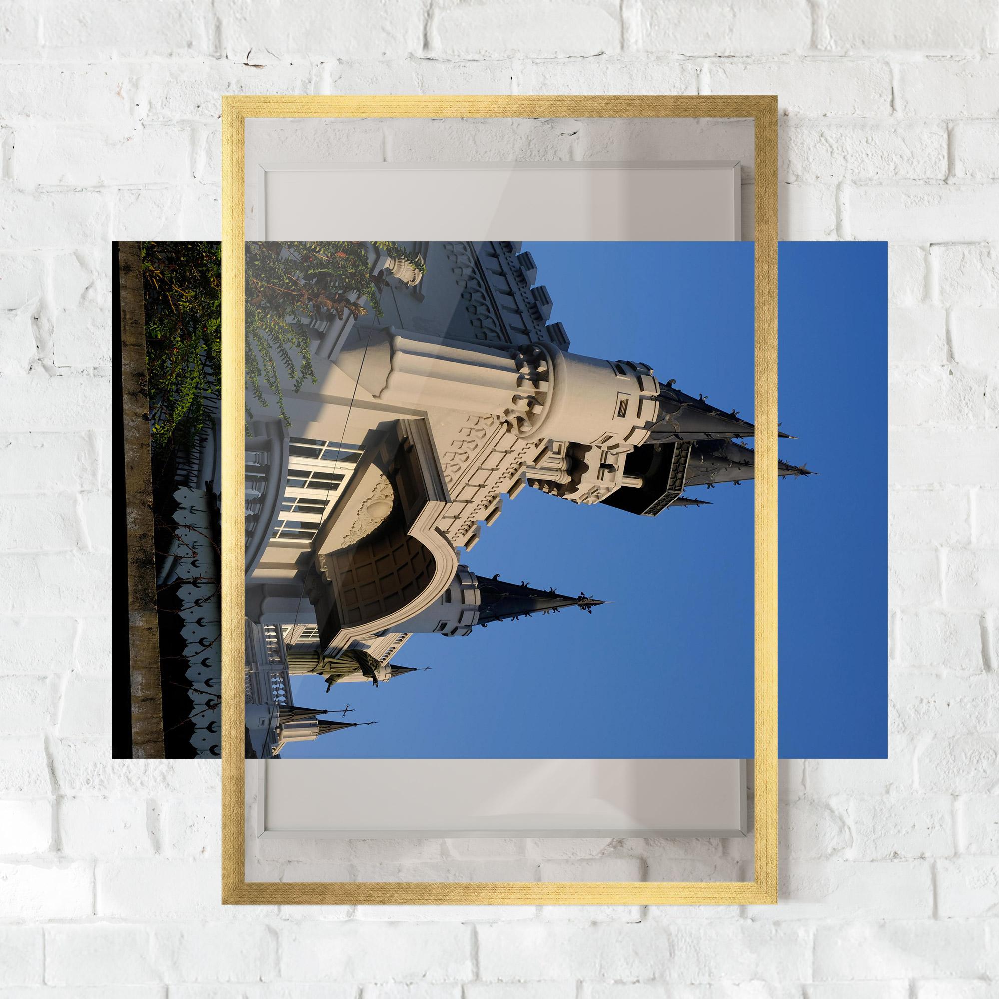 Gerahmte Poster Castle Blue mockup 0