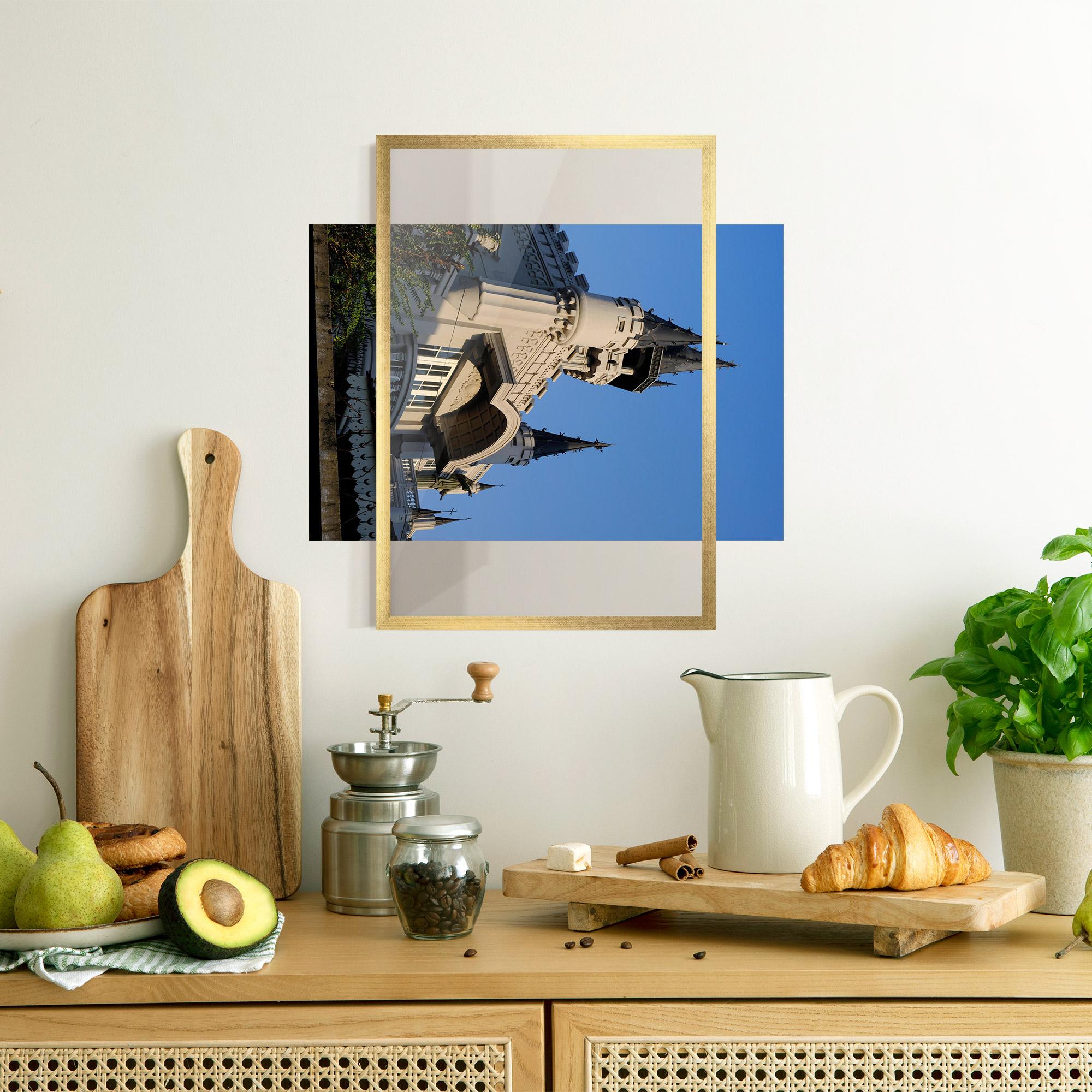 Gerahmte Poster Castle Blue mockup 8