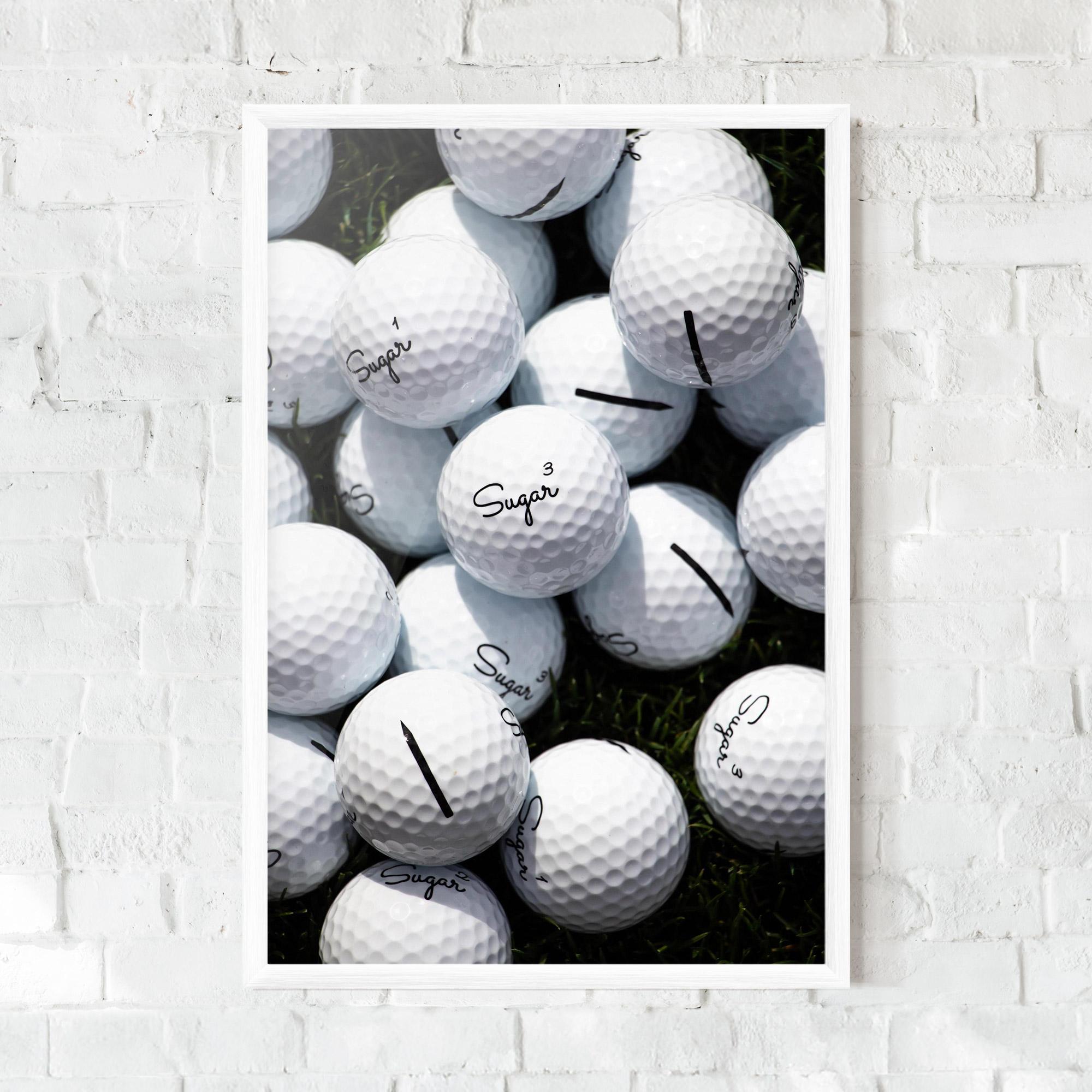 Gerahmte Poster White Sugar Golf Balls mockup 0