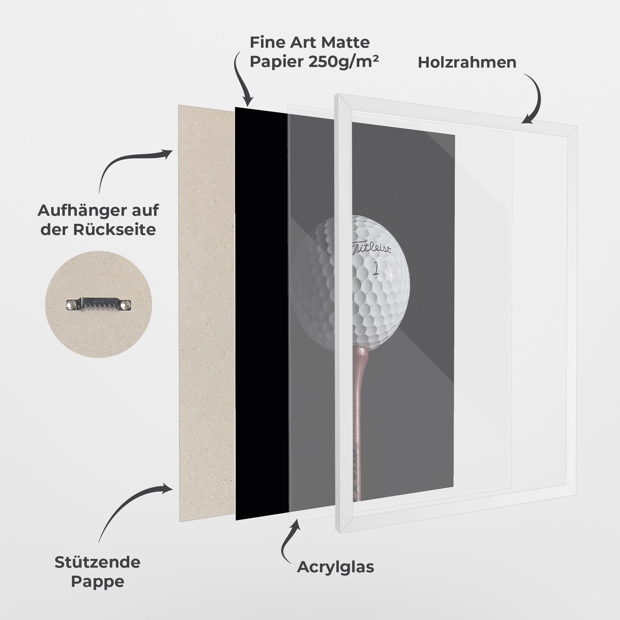 Gerahmte Poster White Golf Ball On Black mockup 1