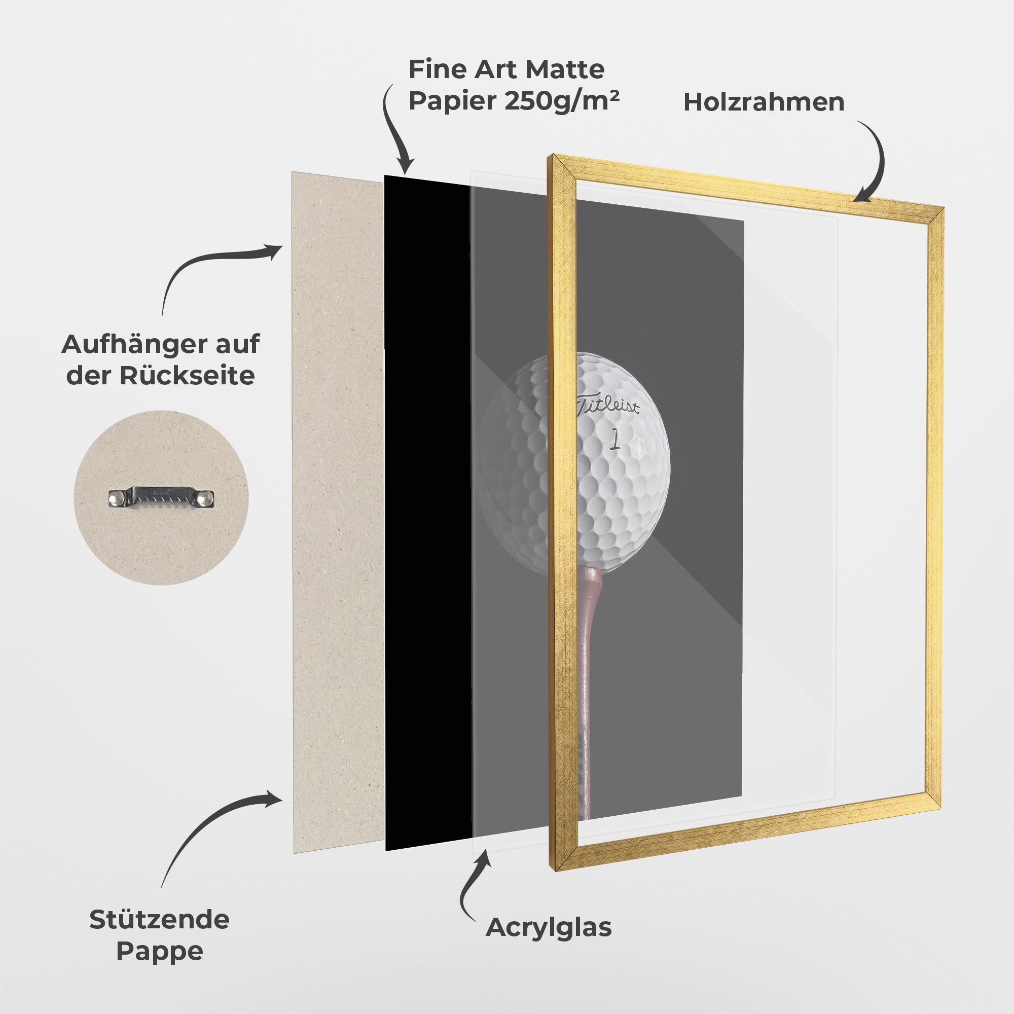 Gerahmte Poster White Golf Ball On Black mockup 1