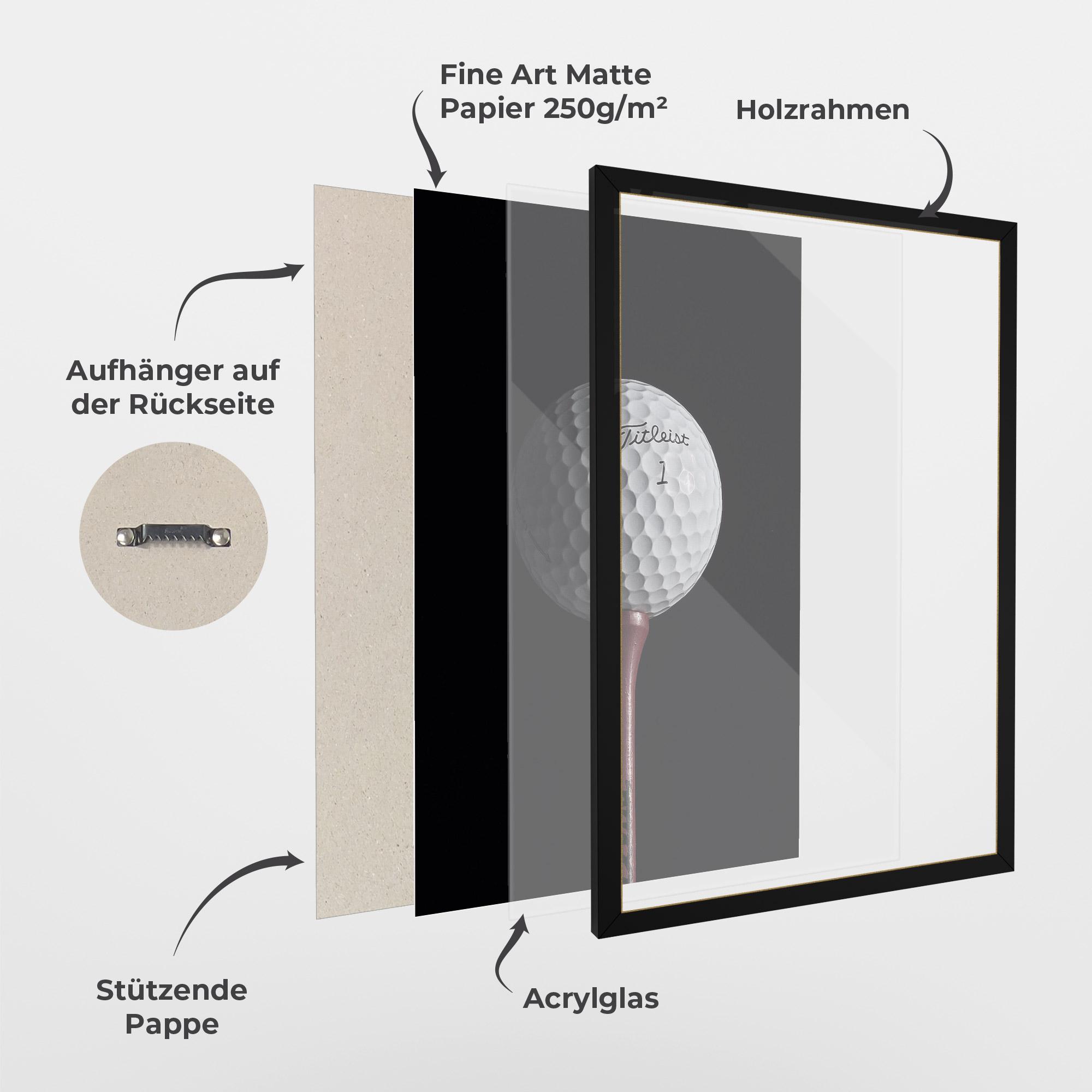 Gerahmte Poster White Golf Ball On Black mockup 1