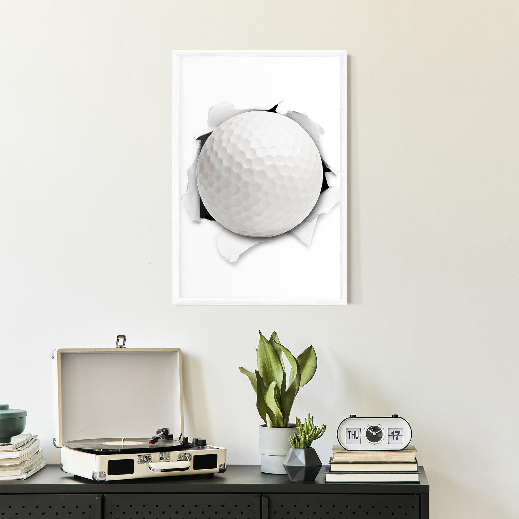 Gerahmte Poster Golf Ball Bursting Hole mockup 2