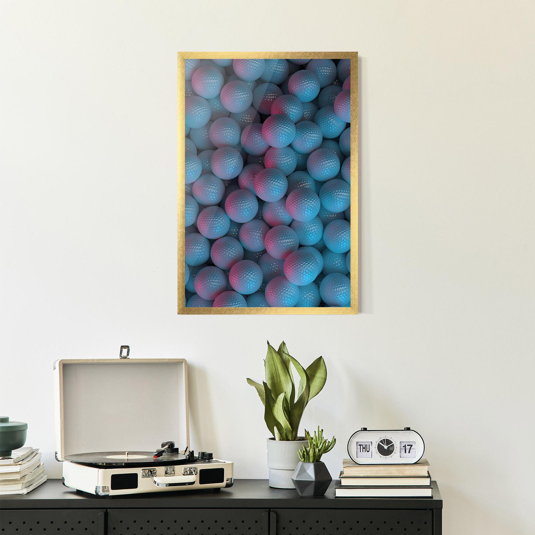 Gerahmte Poster Blue Light Golf Ball mockup 2