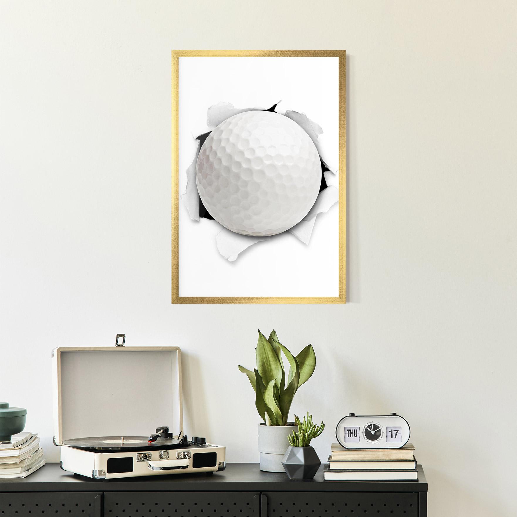 Gerahmte Poster Golf Ball Bursting Hole mockup 2