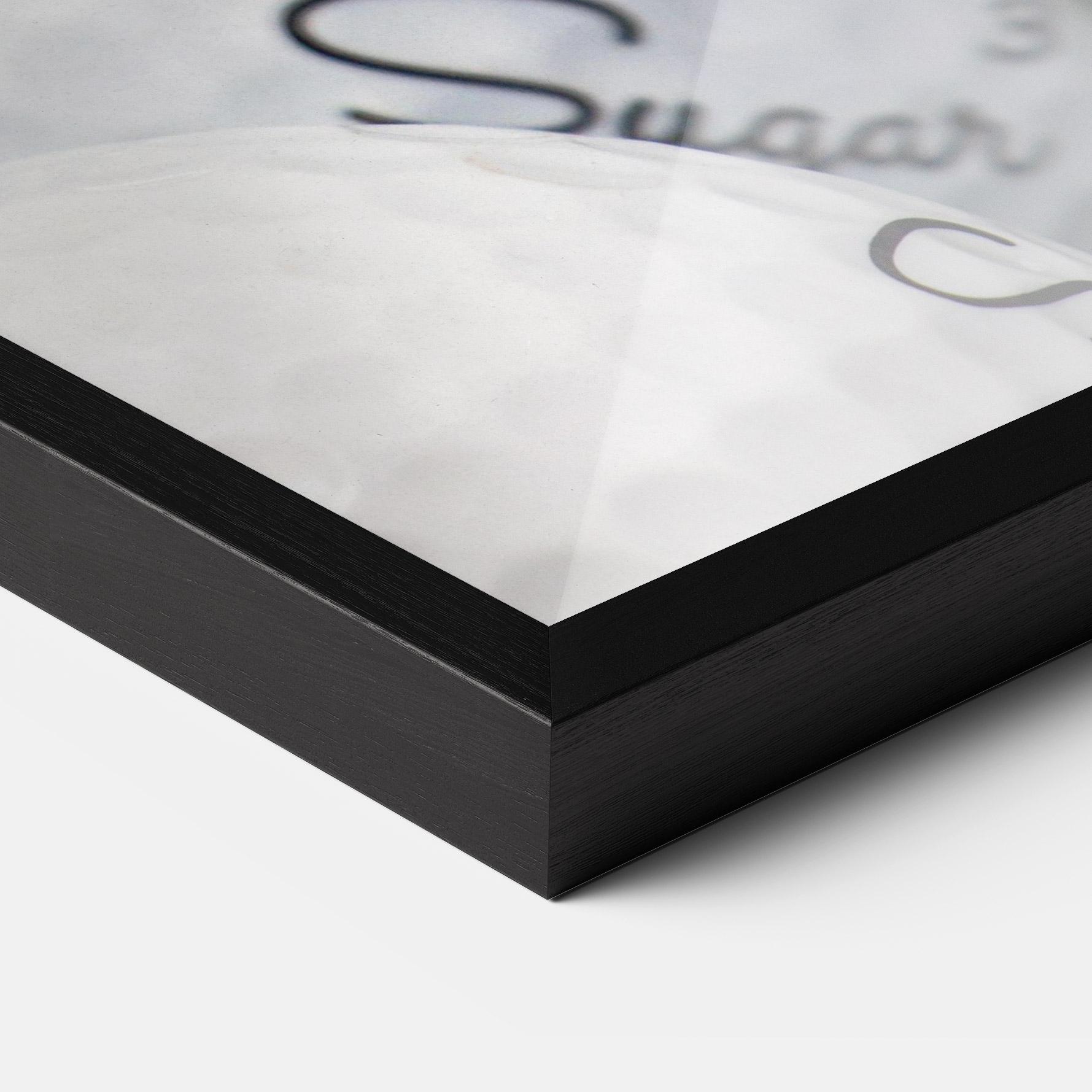 Gerahmte Poster Sugar Ball Close Up mockup 3