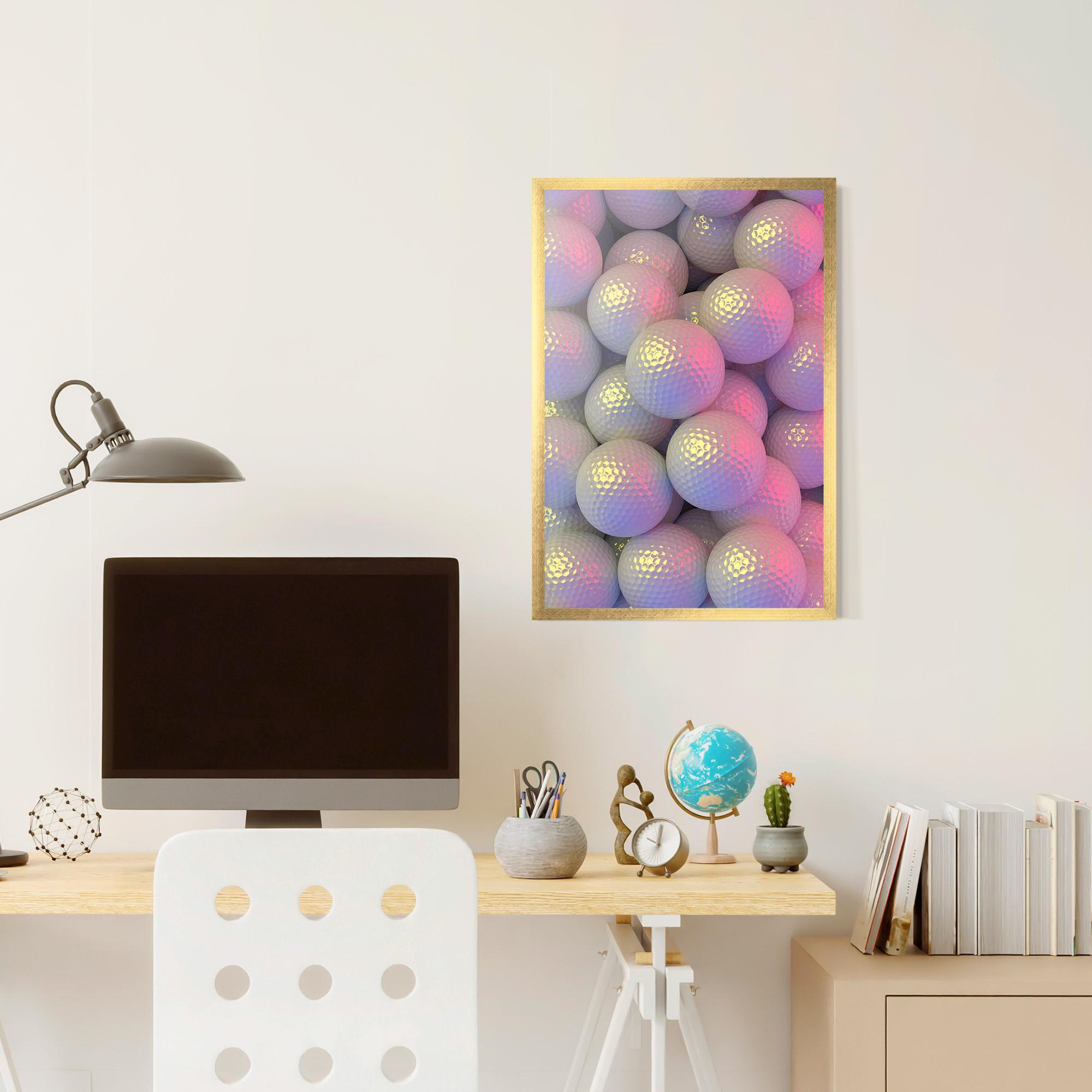 Gerahmte Poster Purple Light Golf Ball mockup 6