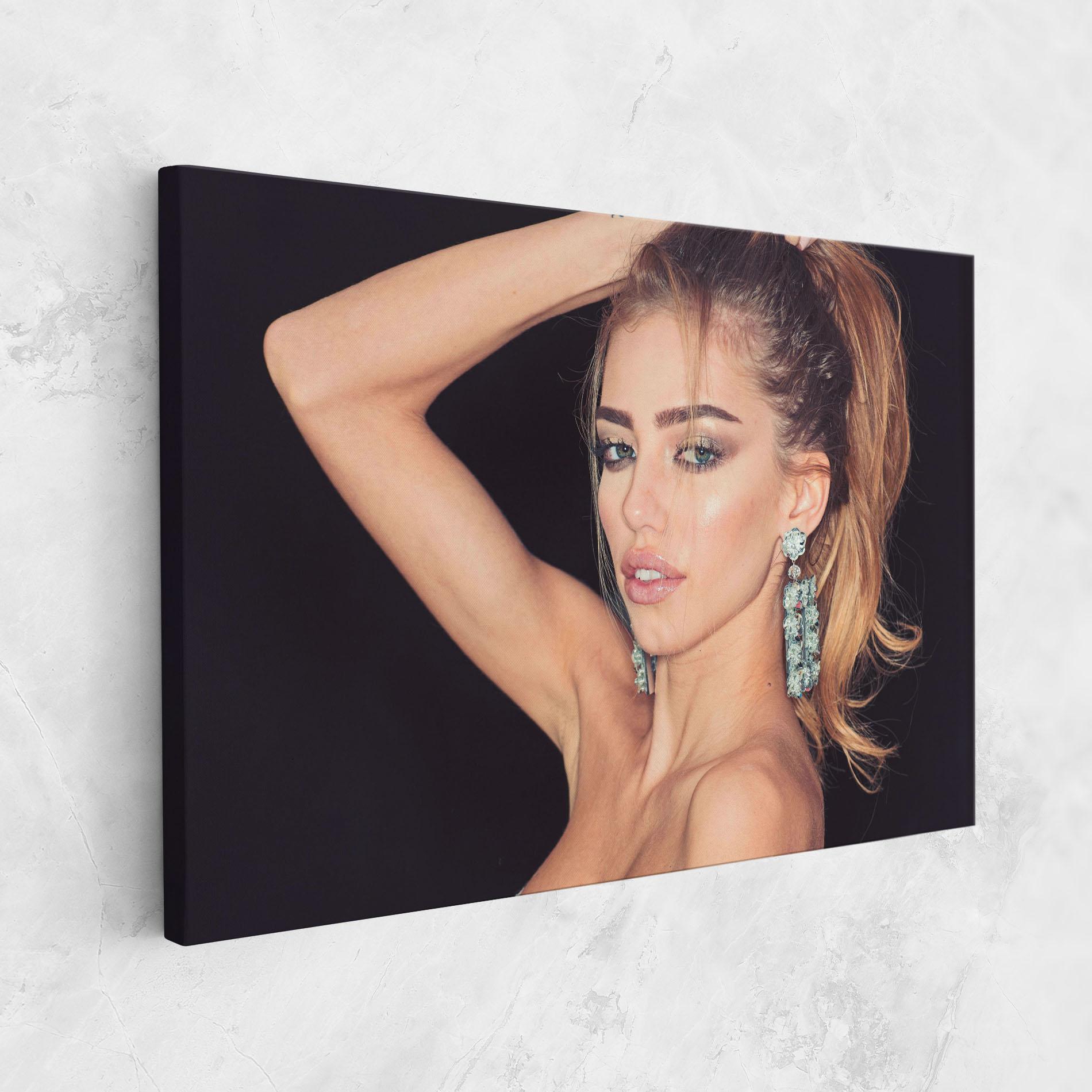 Leinwandbild Flower Earrings mockup 1