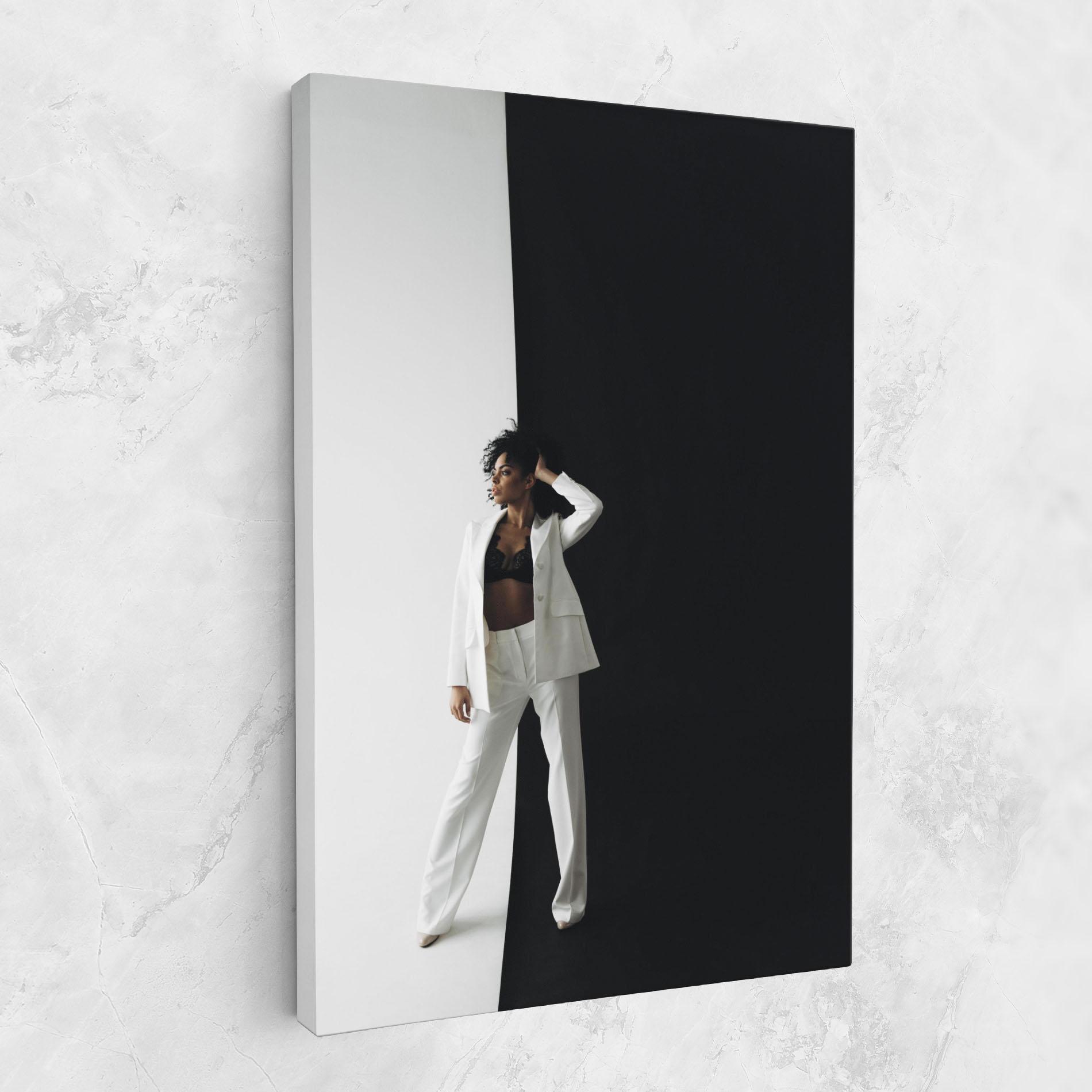 Leinwandbild African Girl White Outfit mockup 1