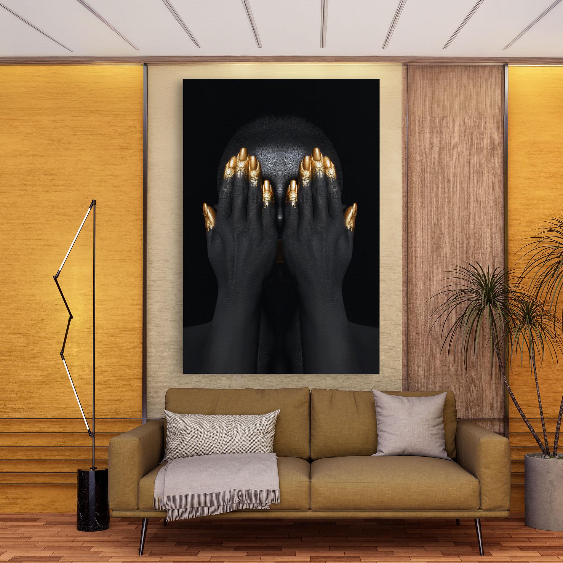 Leinwandbild Gold Fingertips Chain mockup 9