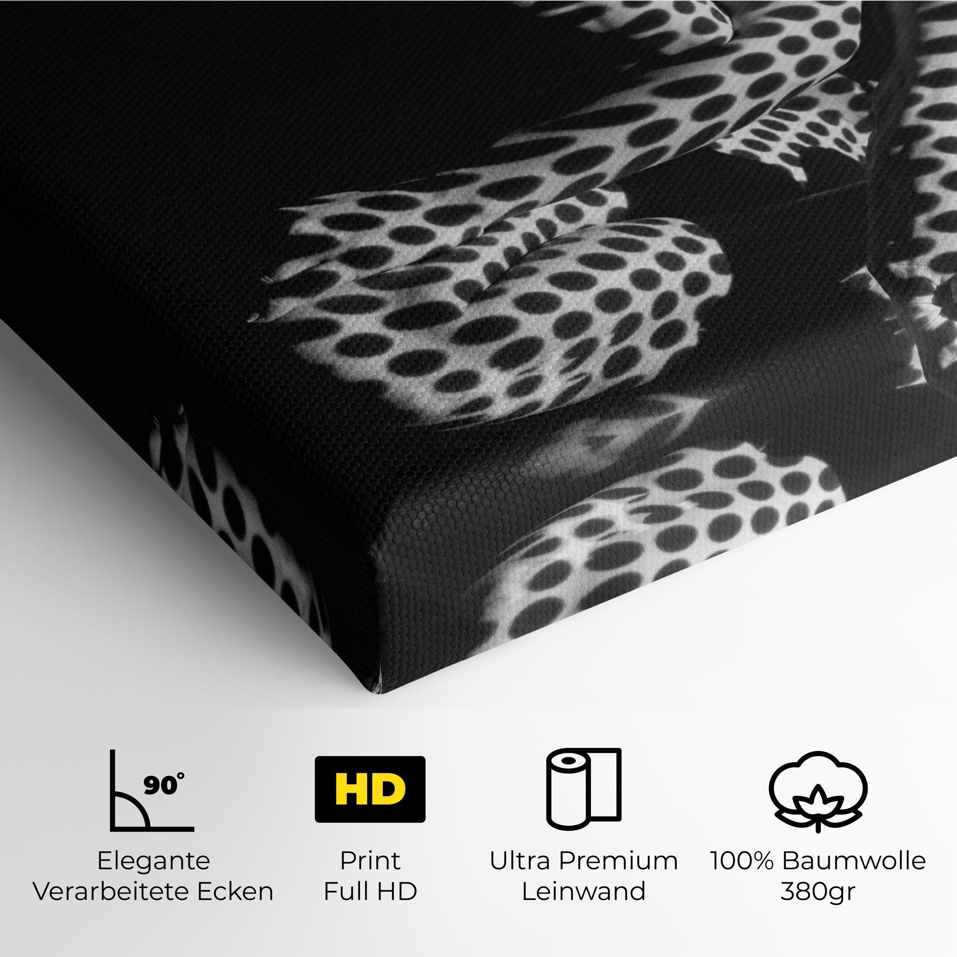 Leinwandbild Black White Pattern Woman mockup 4