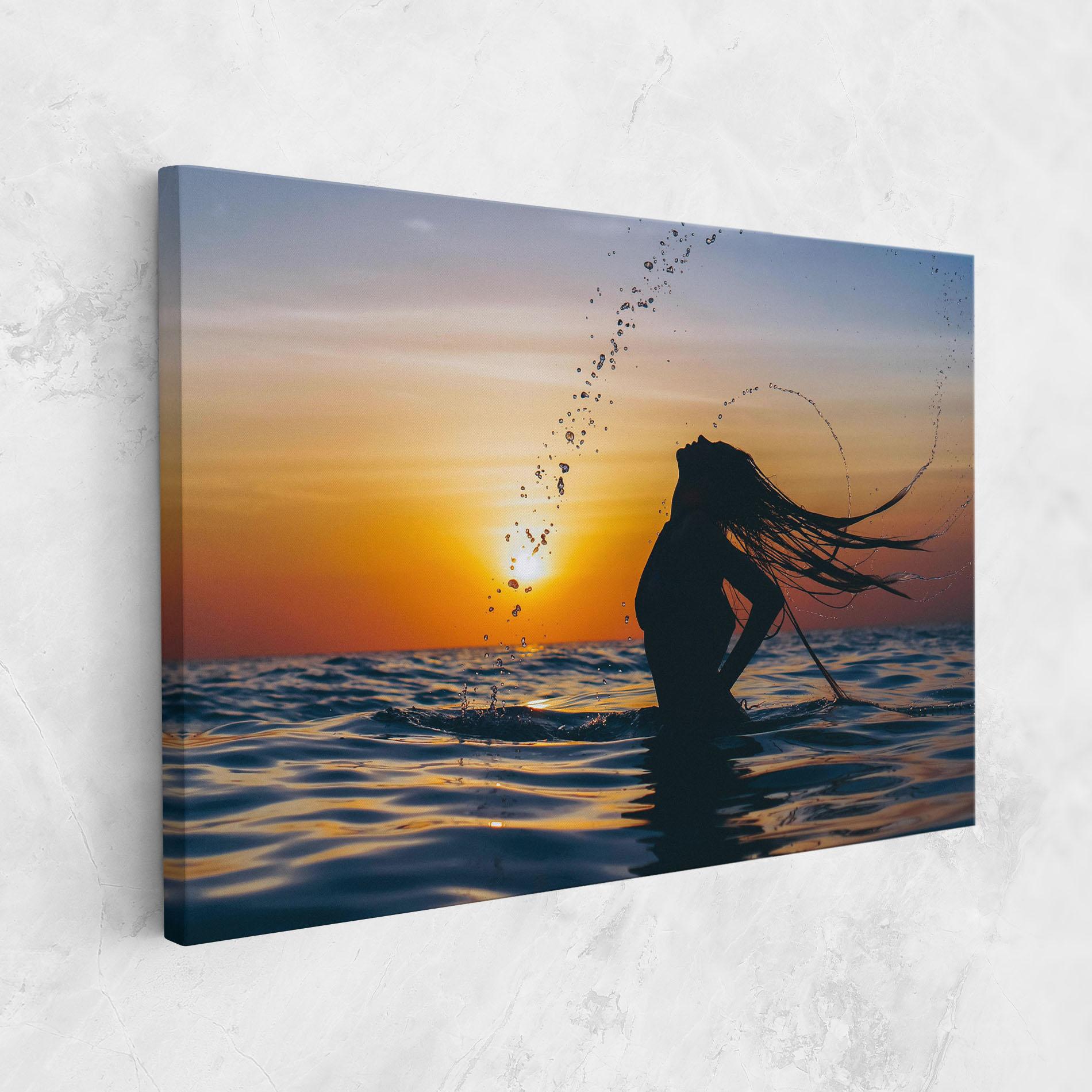 Leinwandbild Ocean Woman Shilouette mockup 1