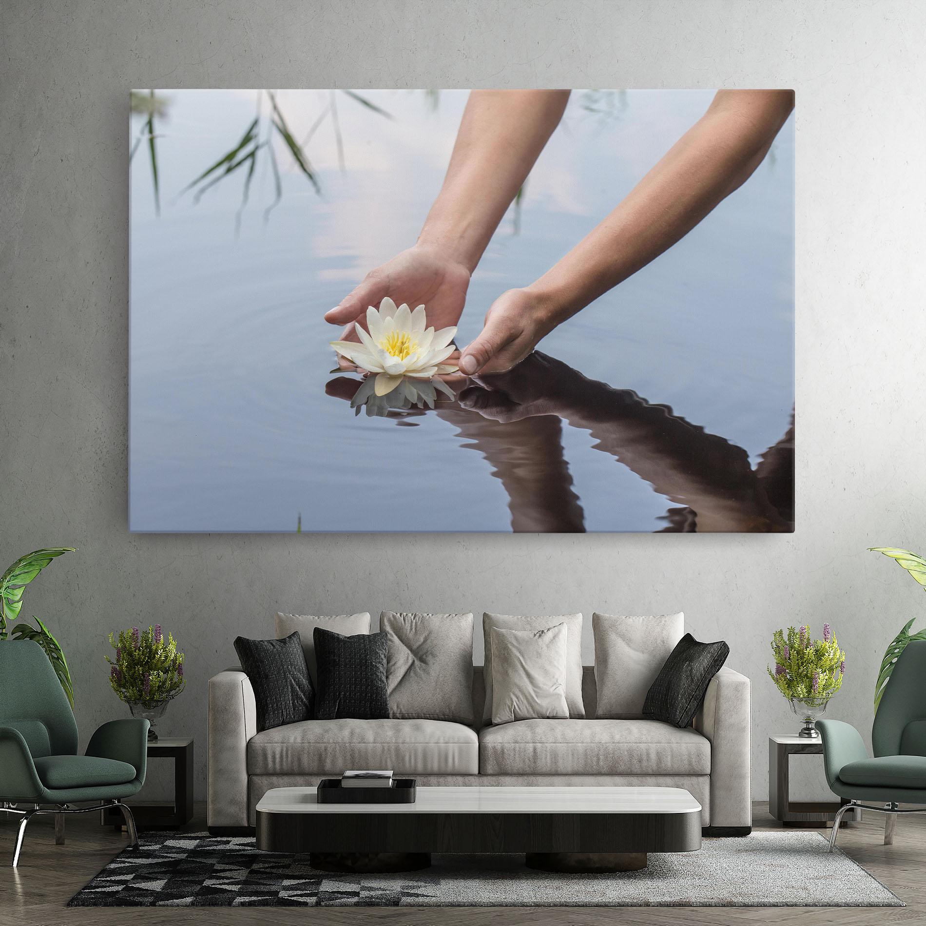 Leinwandbild Holding Lake Flower mockup 7