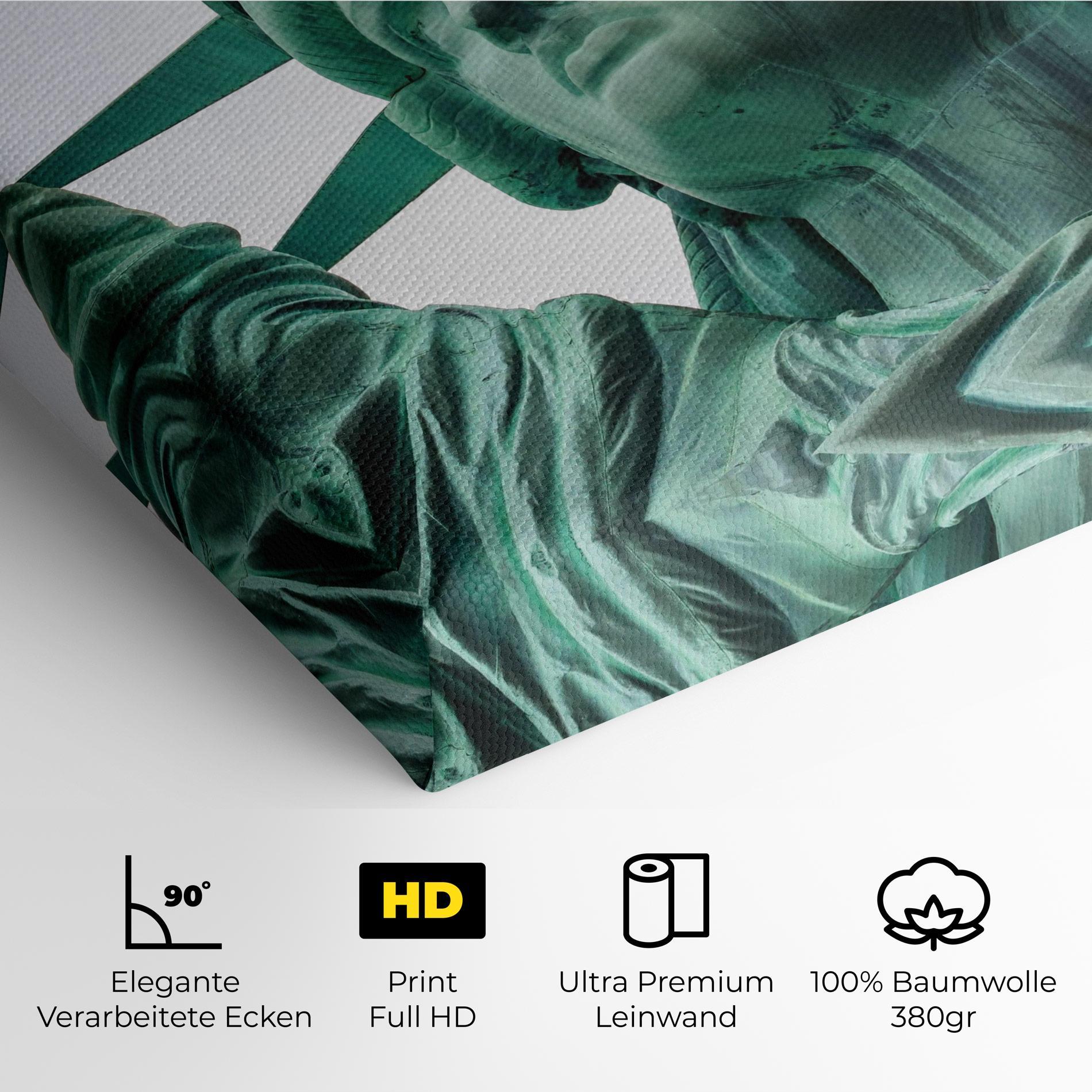 Leinwandbild Statue Of Liberty Head mockup 4