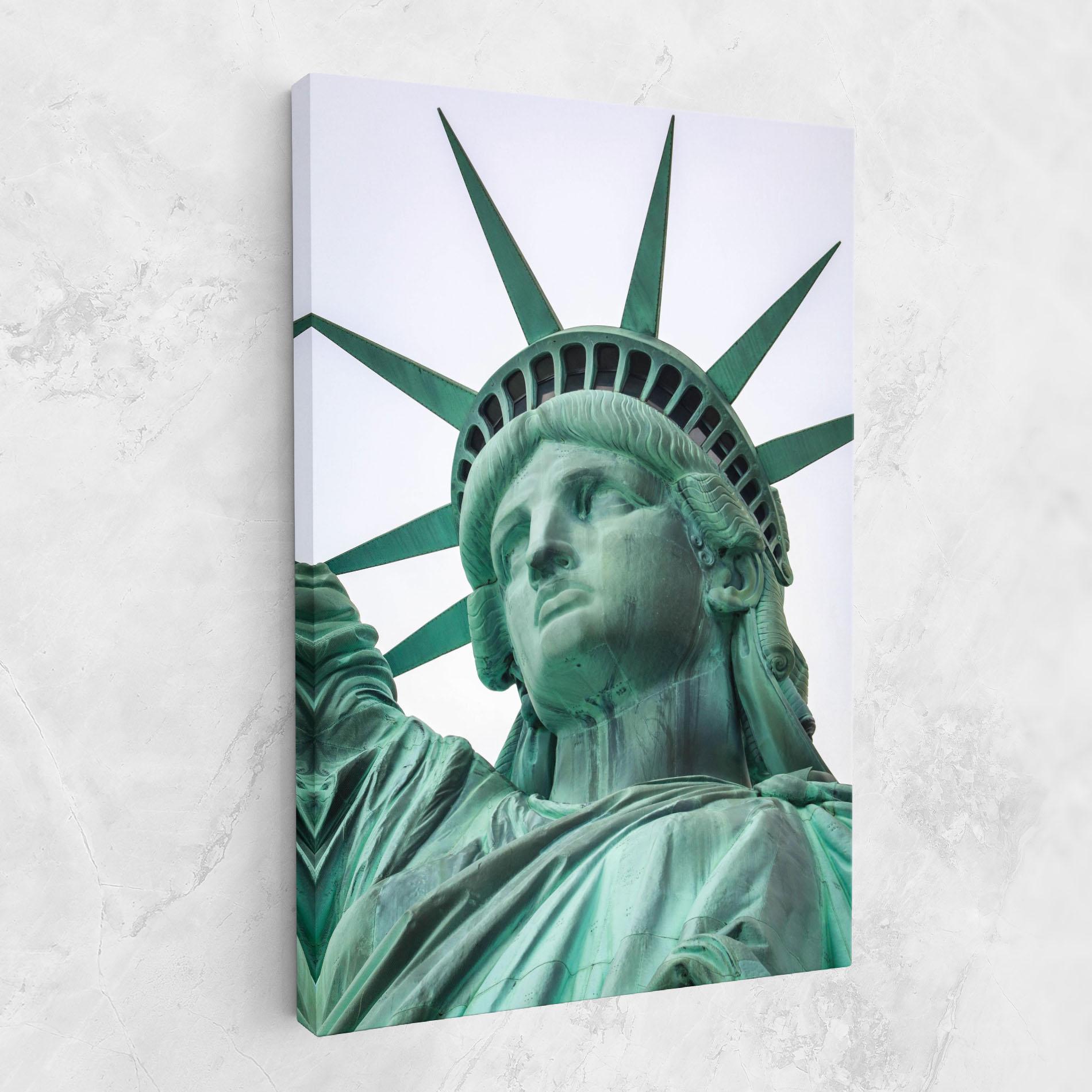 Leinwandbild Statue Of Liberty Head mockup 1