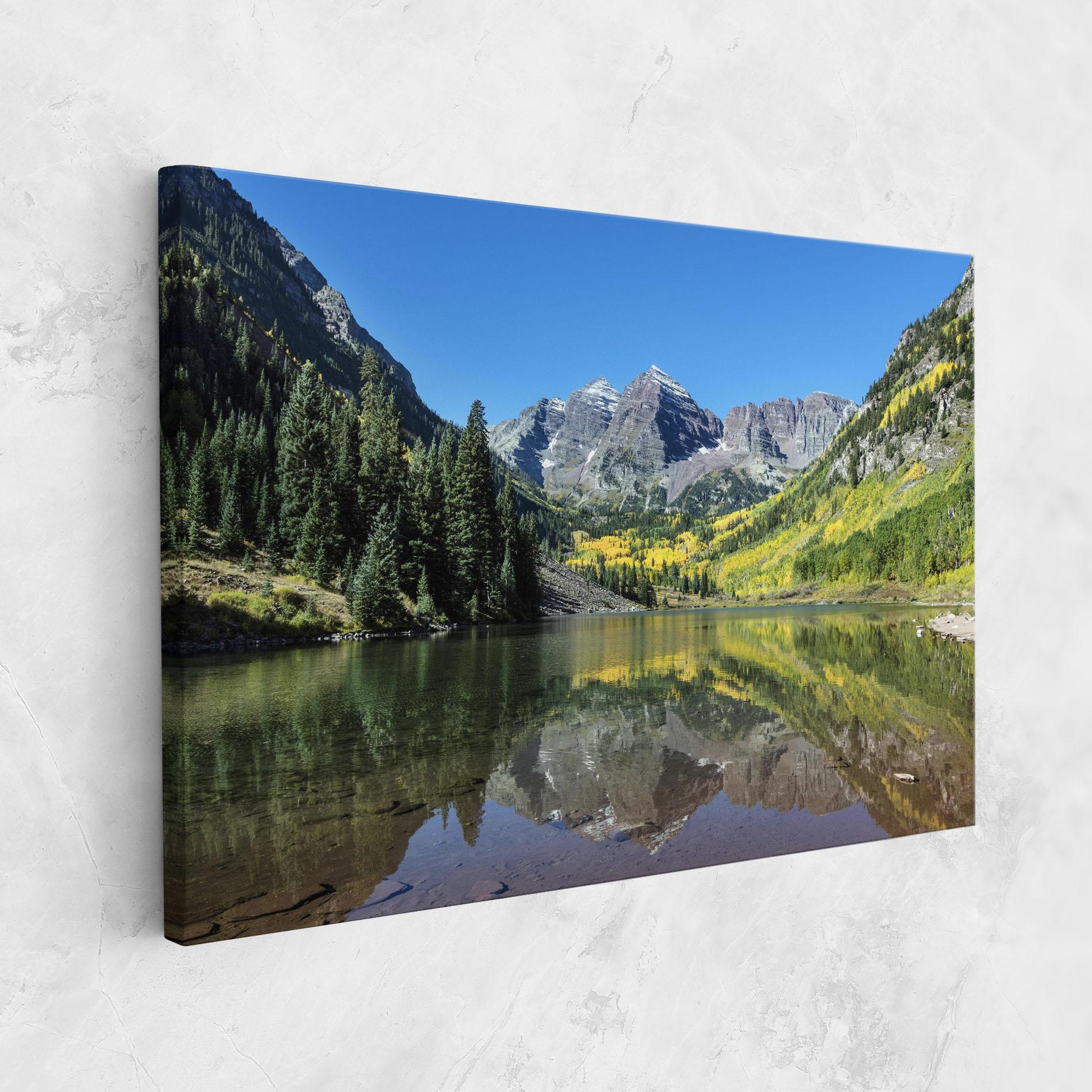 Leinwandbild Lake Green Mountain mockup 1