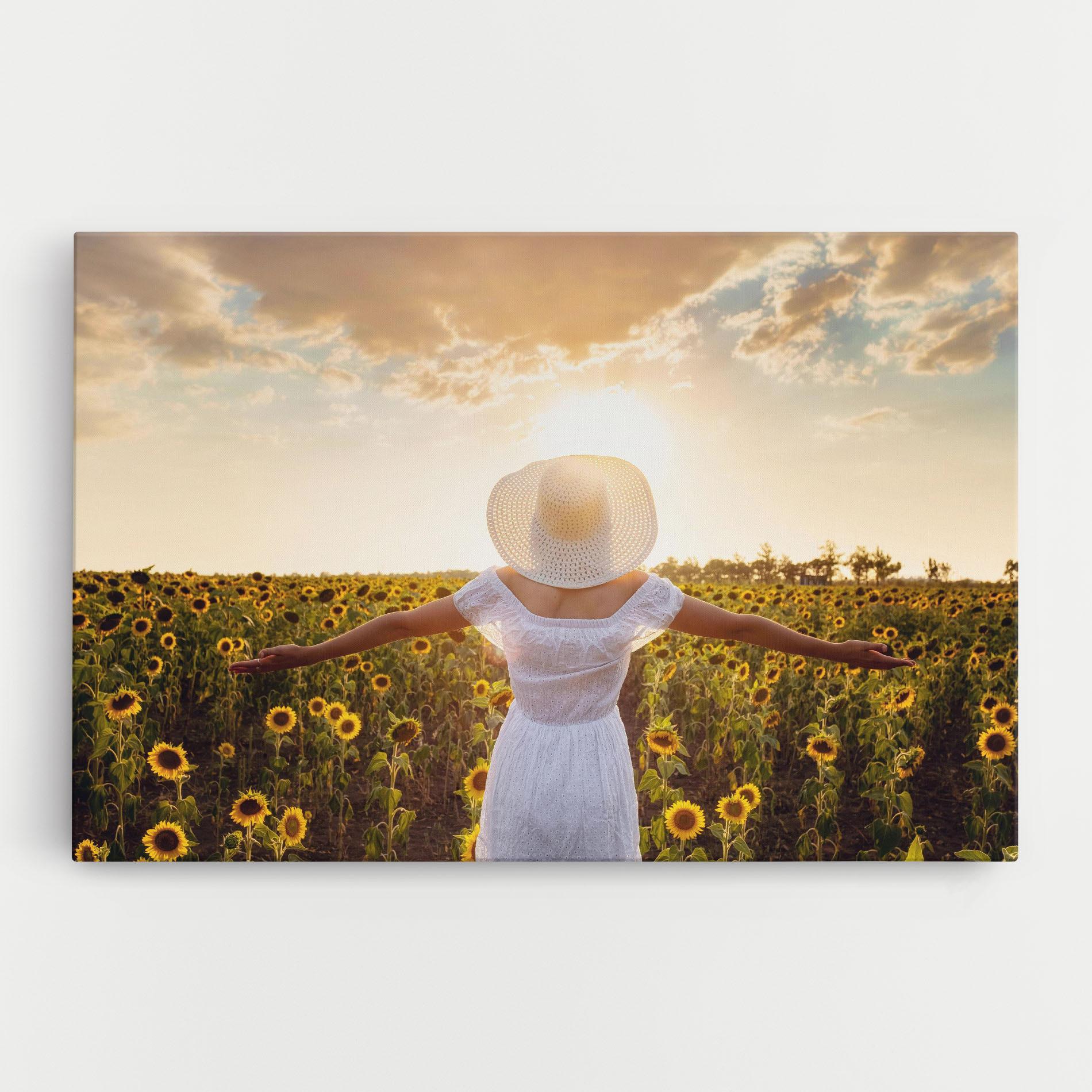 Leinwandbild Girl In Nature mockup 0