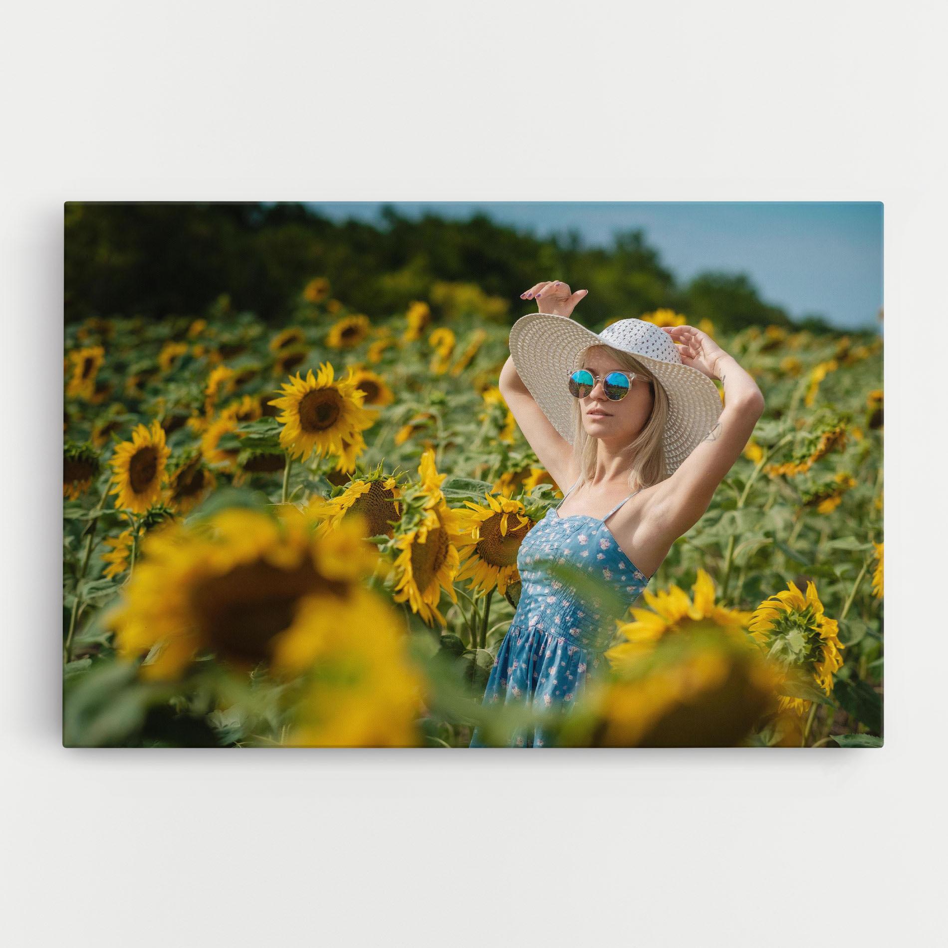 Leinwandbild Model Posing mockup 0