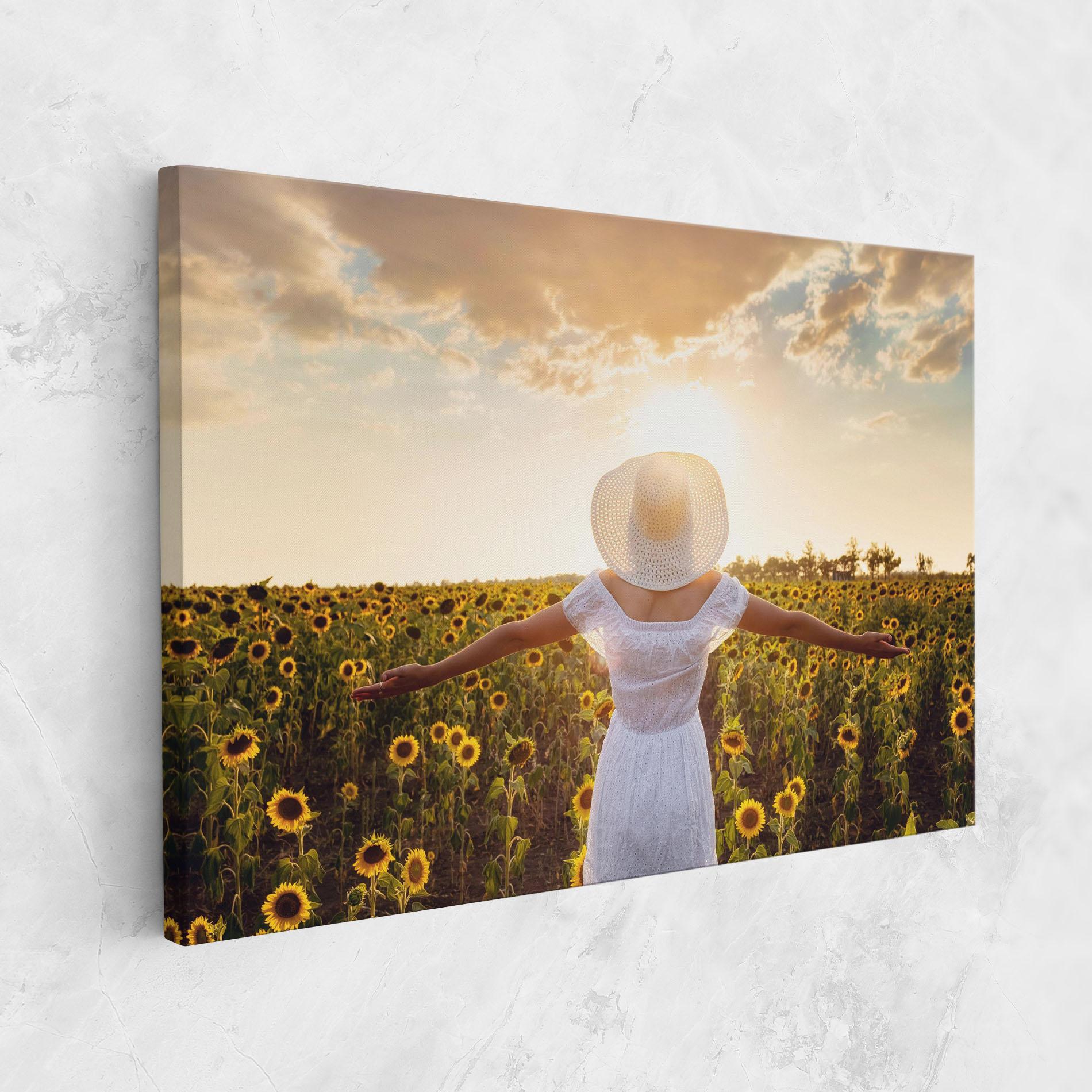 Leinwandbild Girl In Nature mockup 1