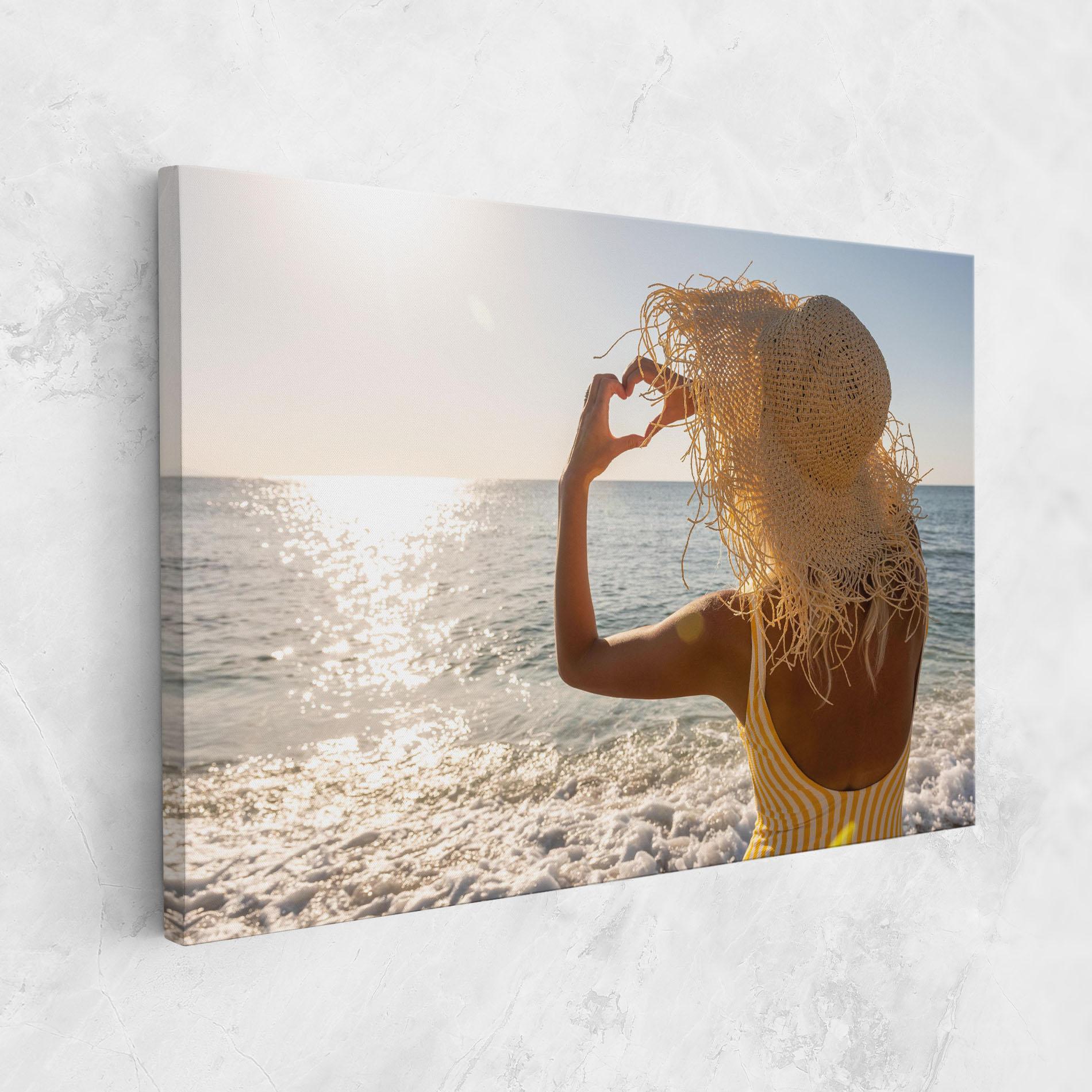 Leinwandbild Heart Symbol mockup 1