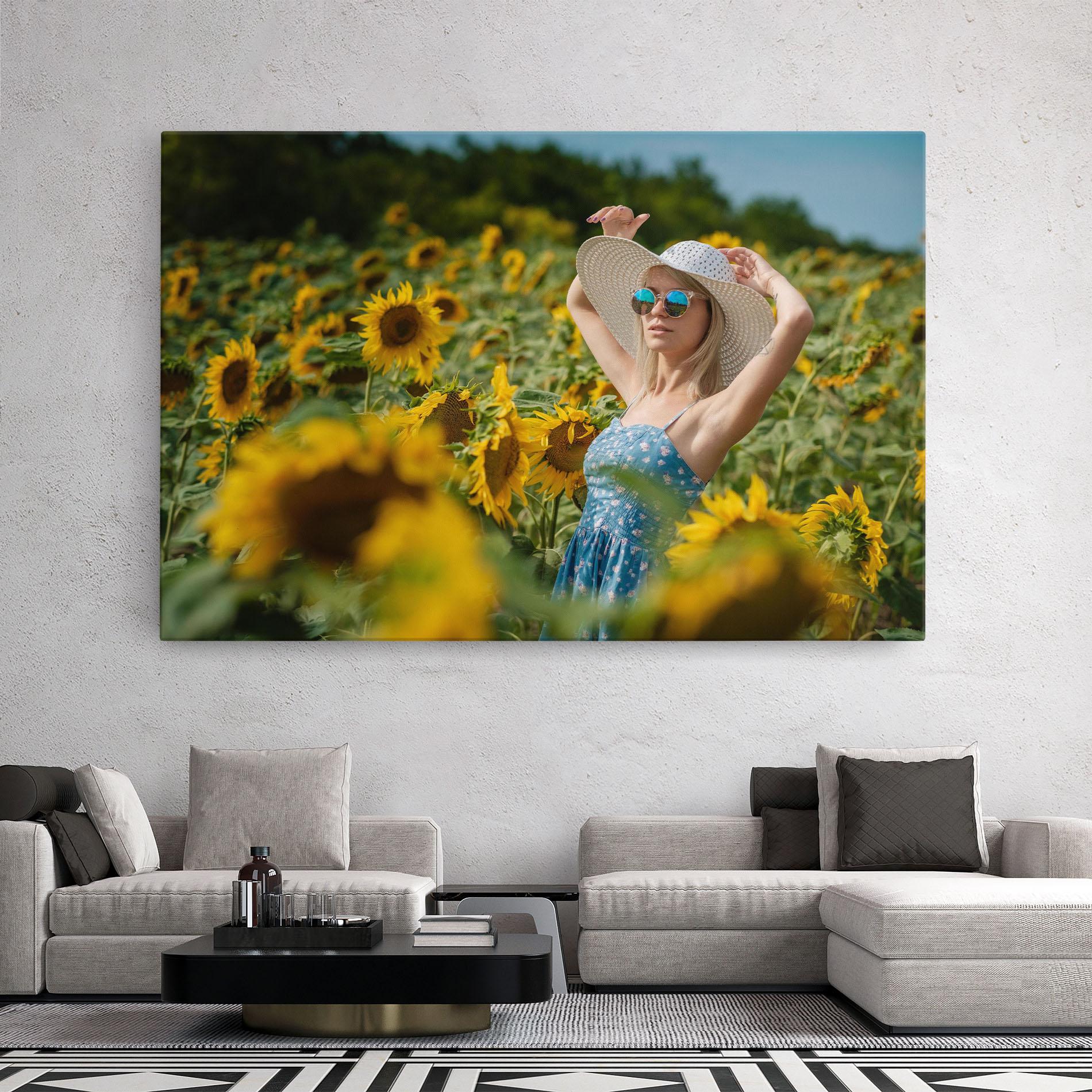 Leinwandbild Model Posing mockup 2