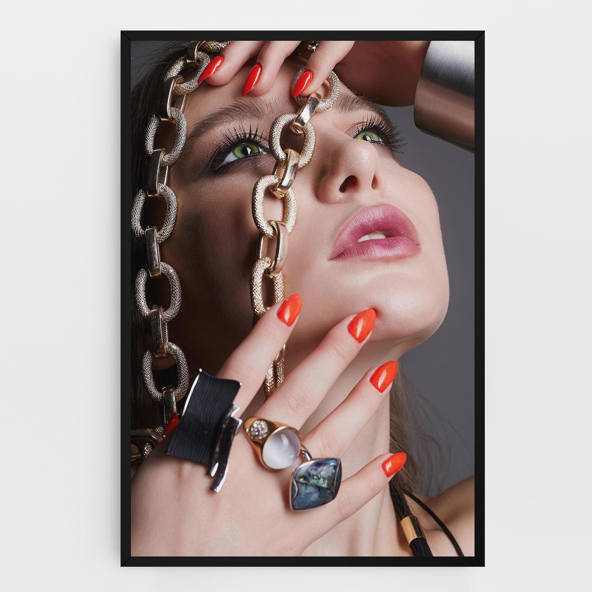 Leinwandbild Big Chain Woman mockup 0