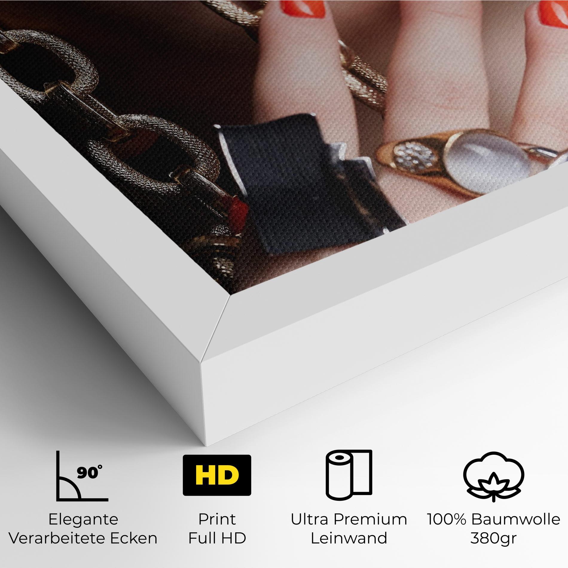 Leinwandbild Big Chain Woman mockup 4