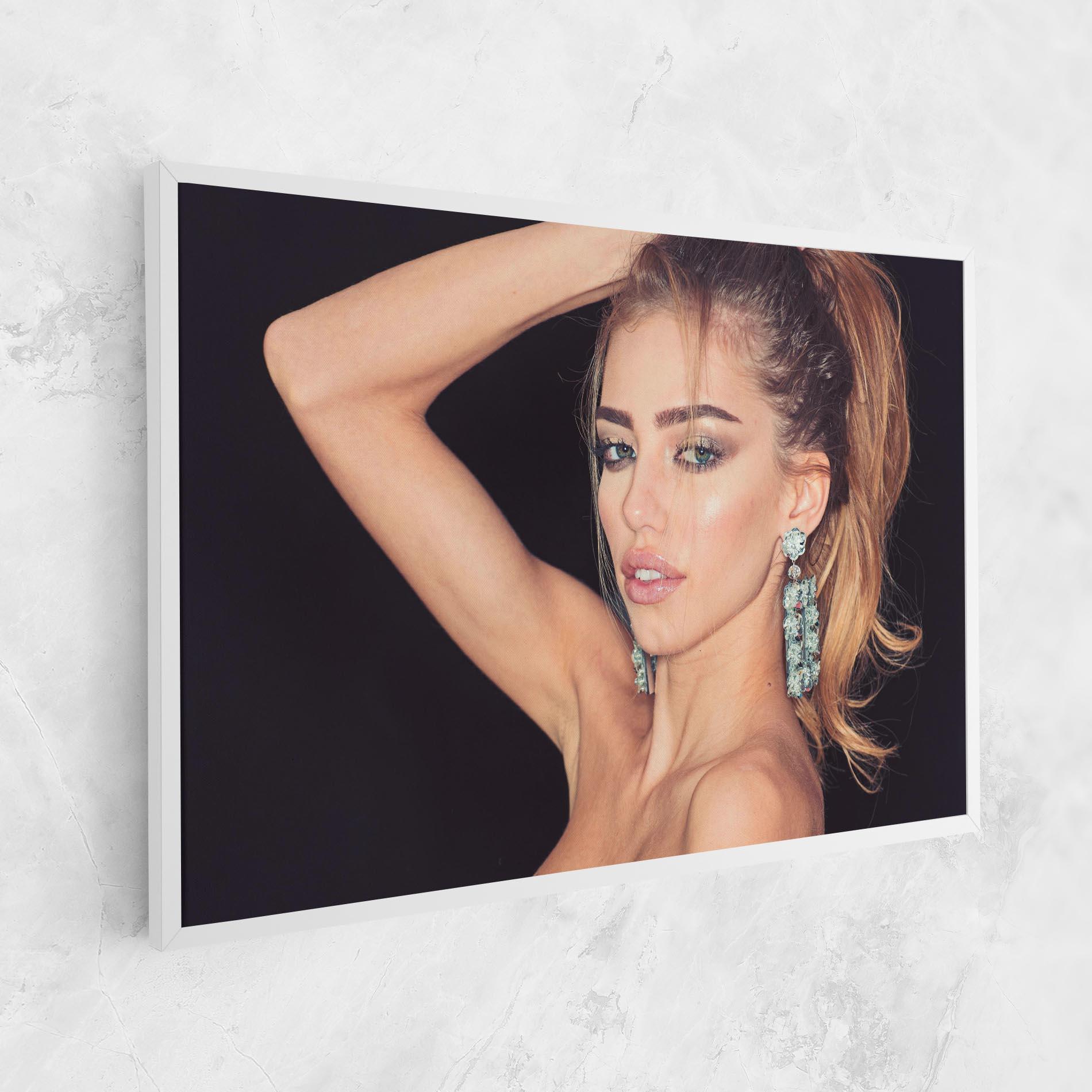 Leinwandbild Flower Earrings mockup 1