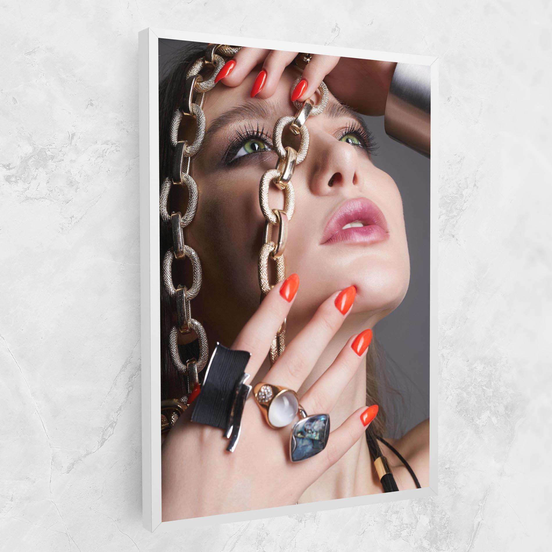 Leinwandbild Big Chain Woman mockup 1