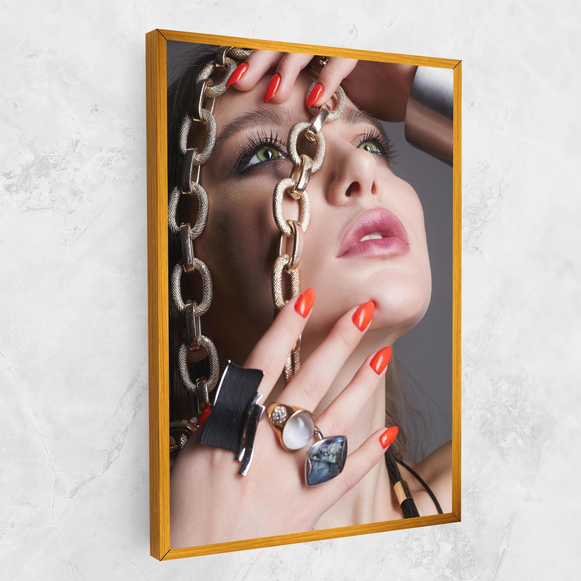 Leinwandbild Big Chain Woman mockup 1