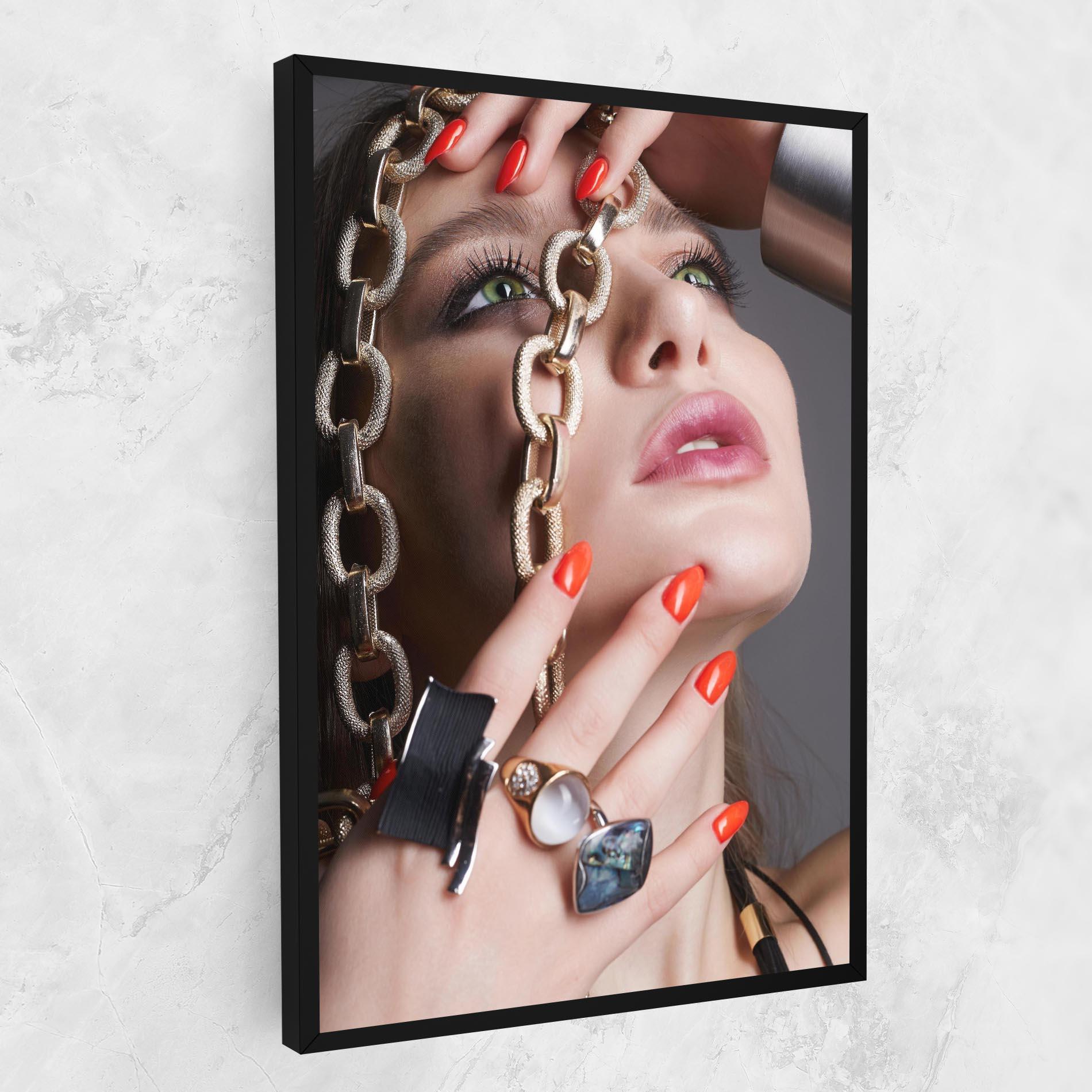Leinwandbild Big Chain Woman mockup 1